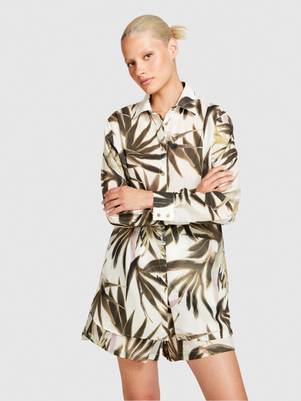 Oversized printed shirt Women image number null