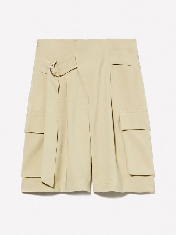 Military green bermudas with big pockets Military green bermudas with big pockets - women's shorts | Sisley