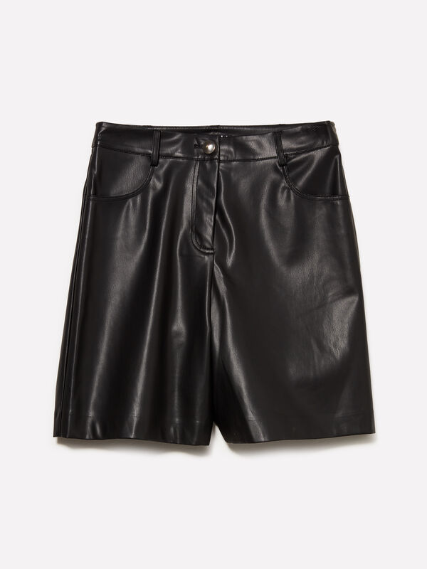 Black bermudas in imitation leather Black bermudas in imitation leather - women's shorts | Sisley