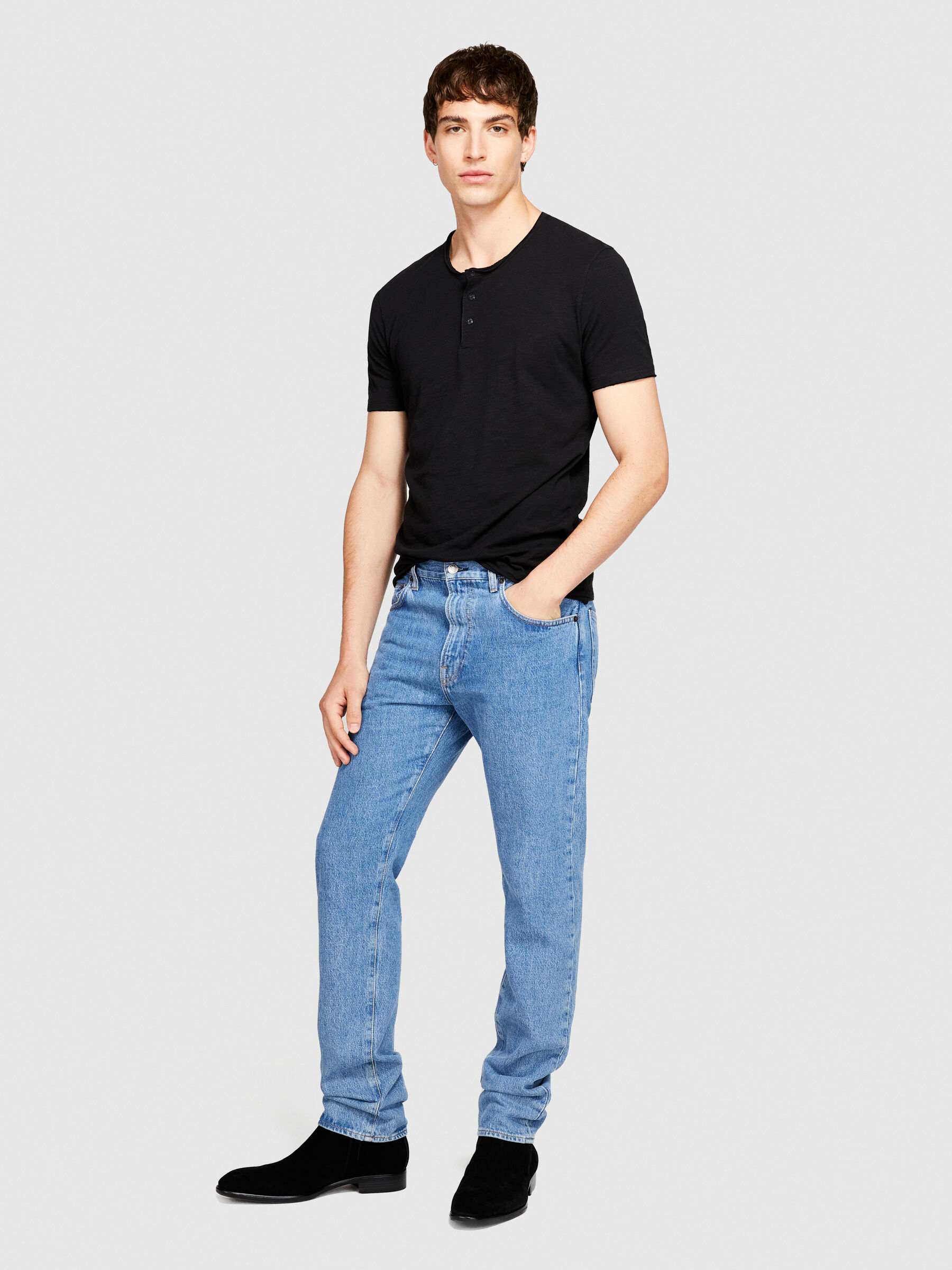 42 Best Blue Jeans With White Shirt Outfits For Men