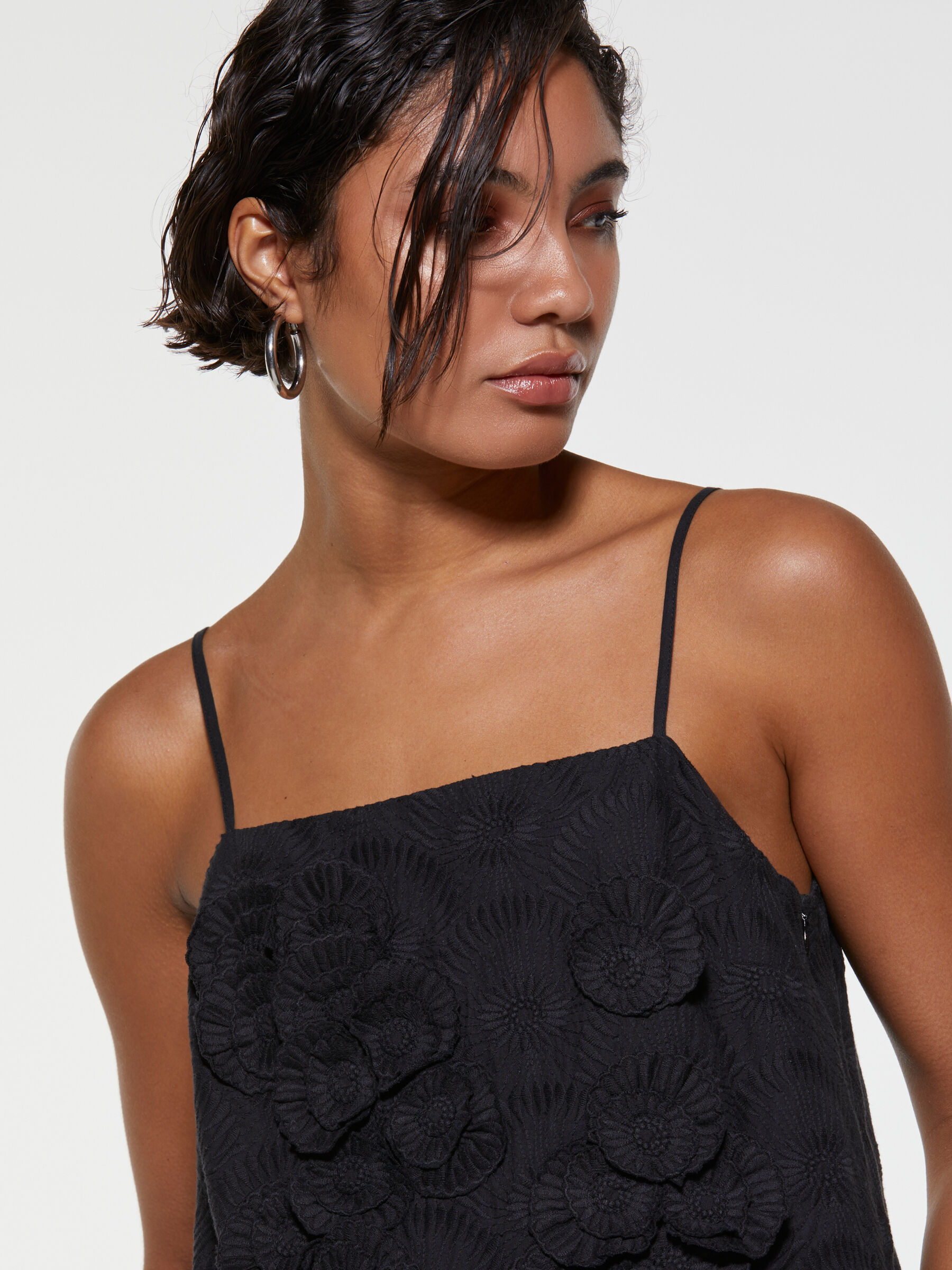 2025 お歳暮【公式】 - 人気ブランド Black cropped top with flowers, Black - Sisley トップス
