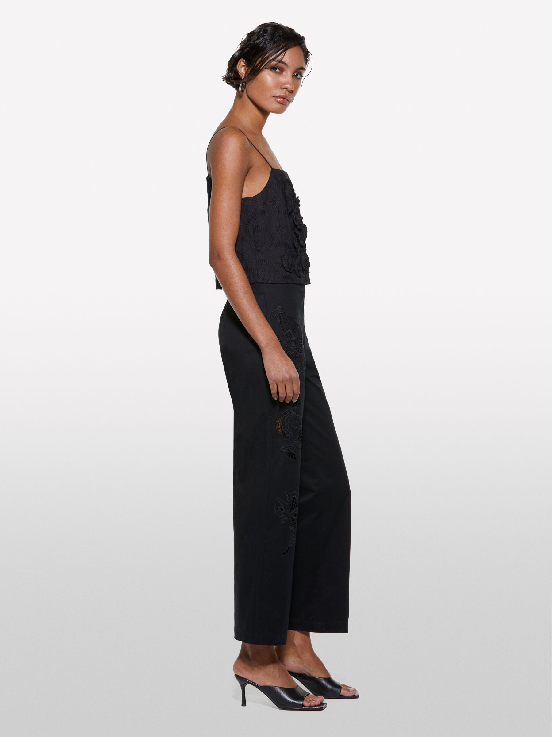 Black cropped top with flowers, Black - Sisley