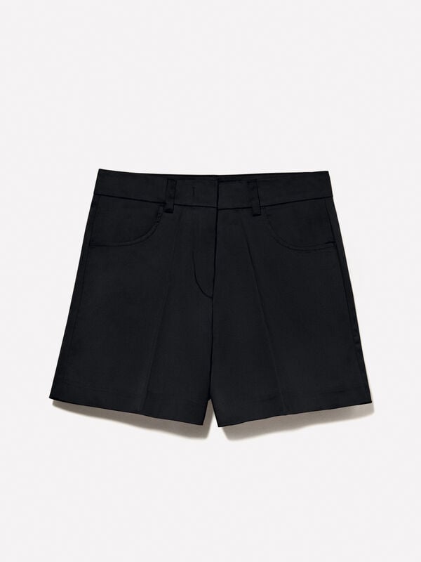 Black high-waisted shorts Black high-waisted shorts - women's shorts | Sisley