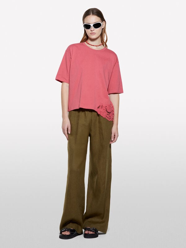 Blush t-shirt with uneven embroidery Blush t-shirt with uneven embroidery - women's short sleeve t-shirts | Sisley