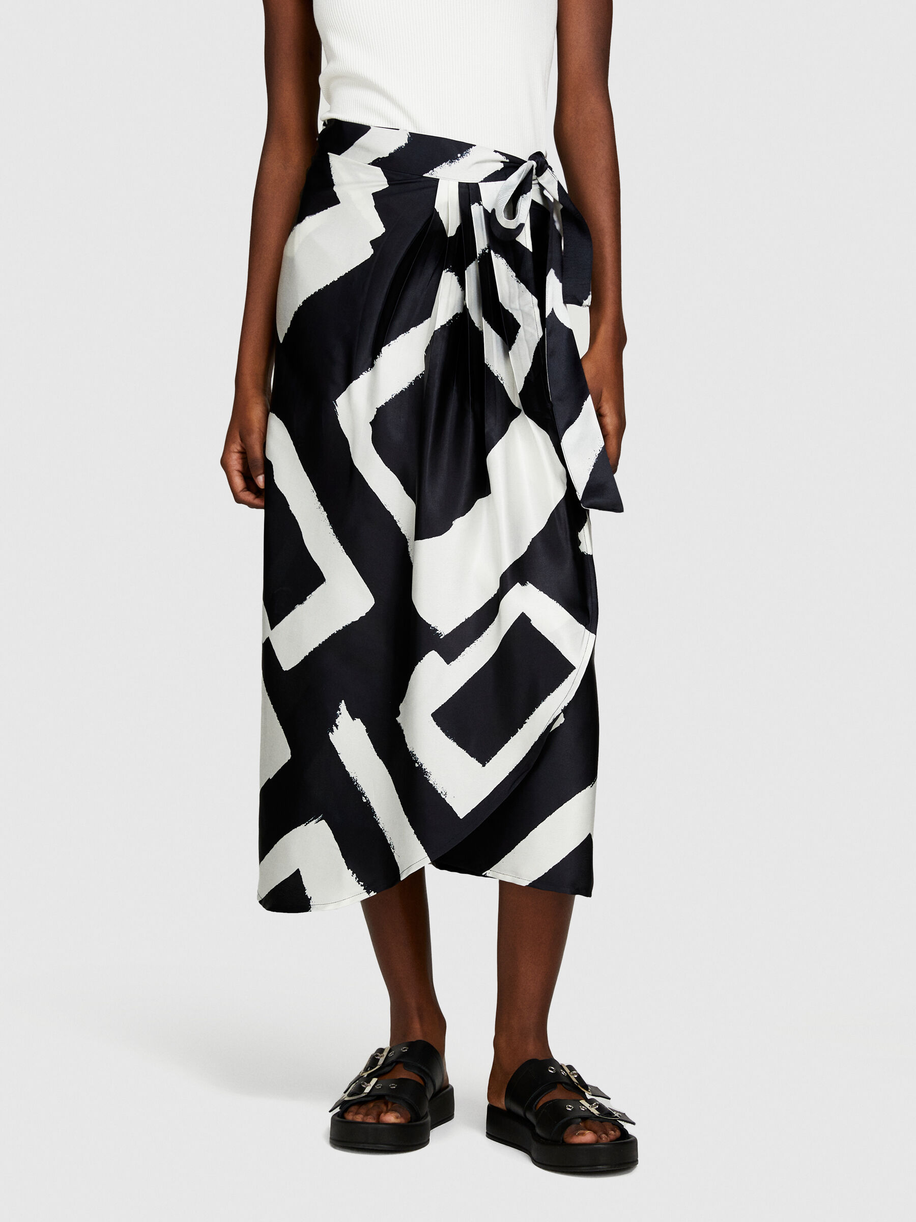【送料&関税込】Etro Printed Black Jersey Sarong Skirt Etro ETRO 'SARONG' BLACK VISCOSE SKIRT | baltini | REVERSIBLE