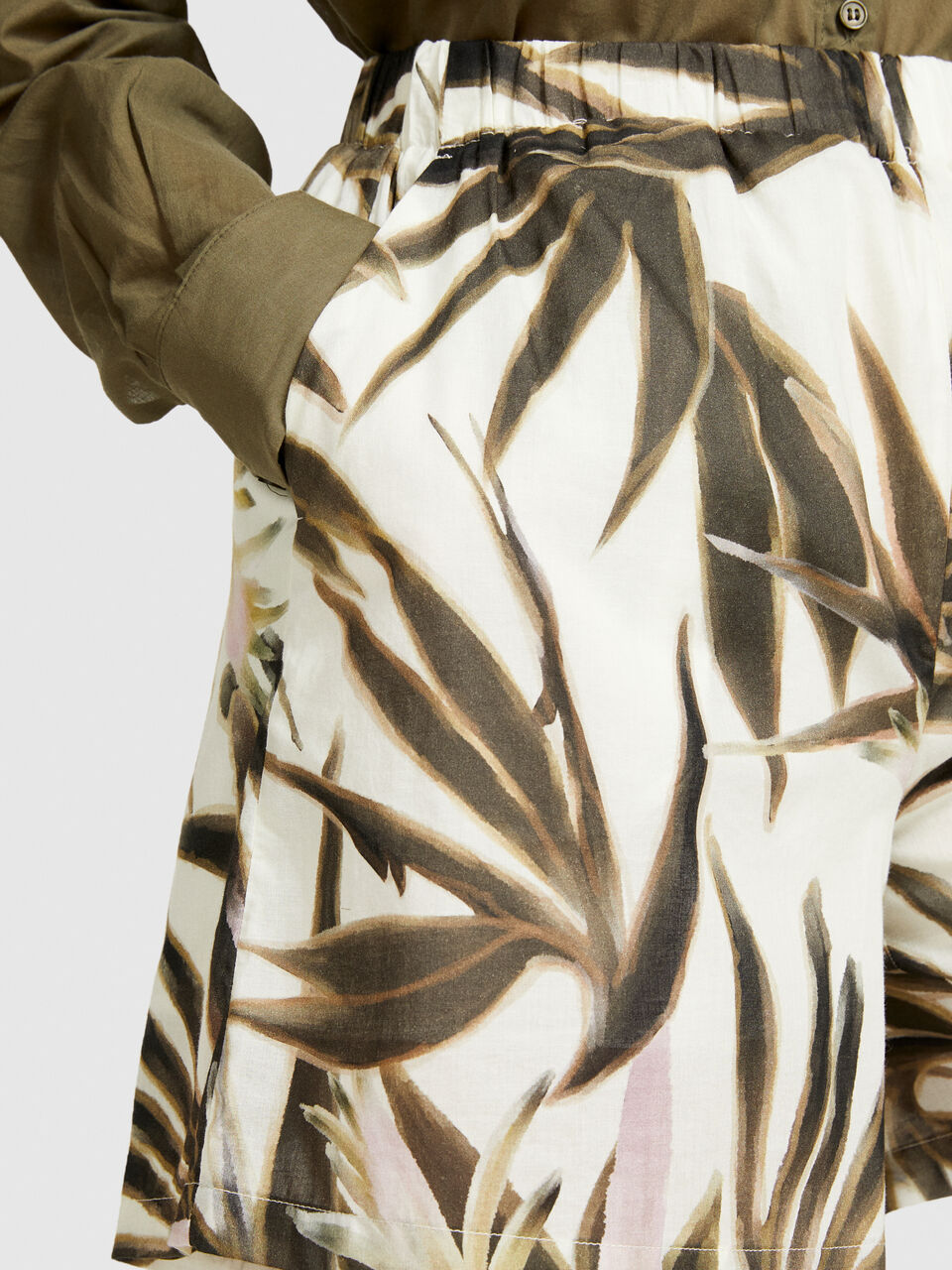 Printed shorts Women image number null