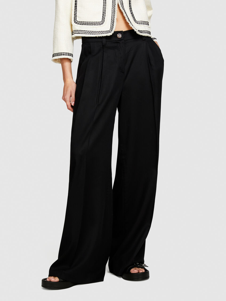 Low-waisted flare trousers Women image number null