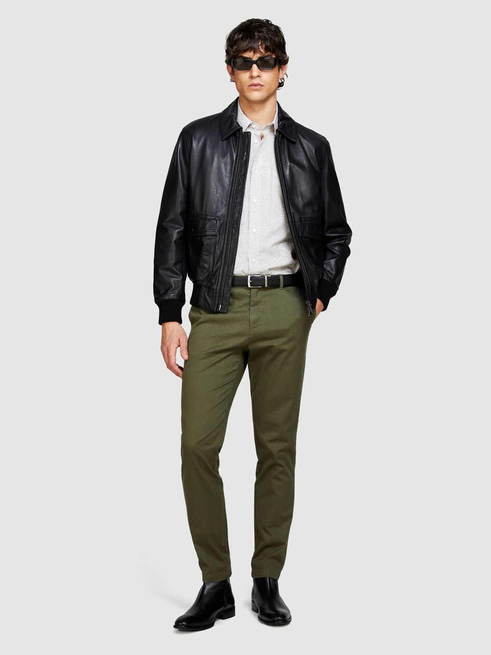 Printed chinos Men image number null