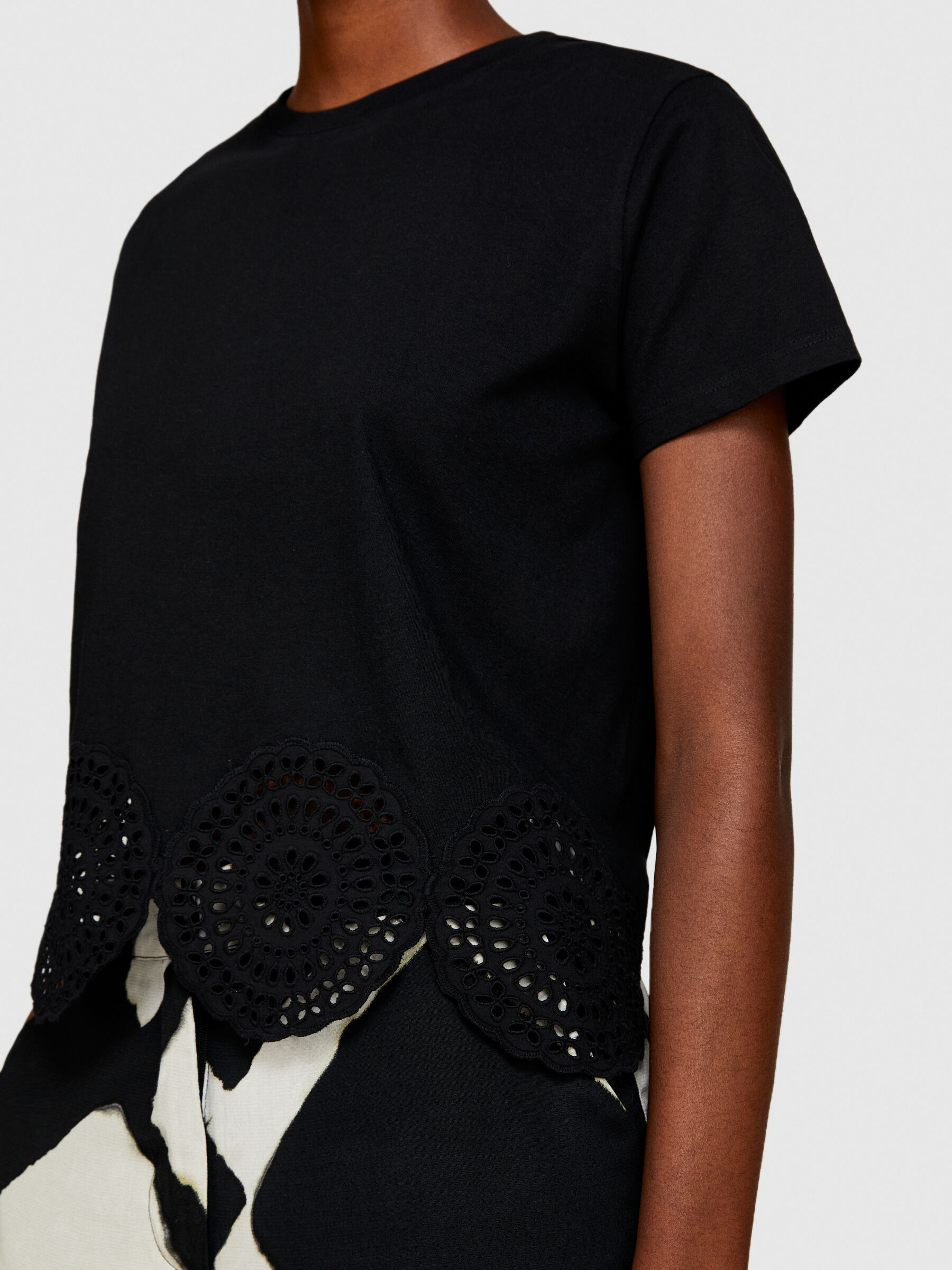 T-shirt with broderie anglaise Women image number null