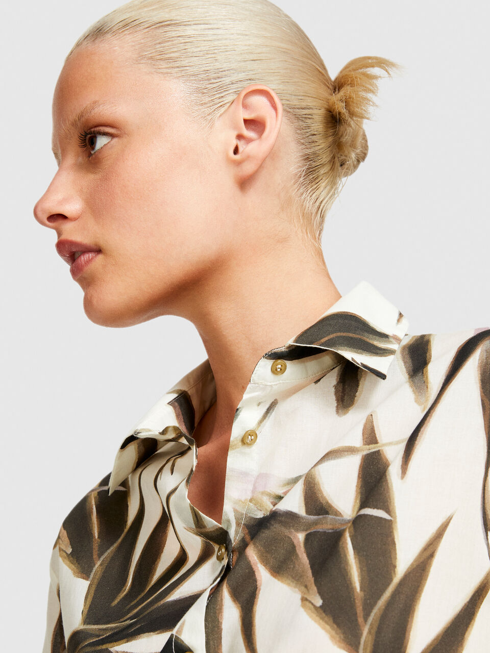 Oversized printed shirt Women image number null