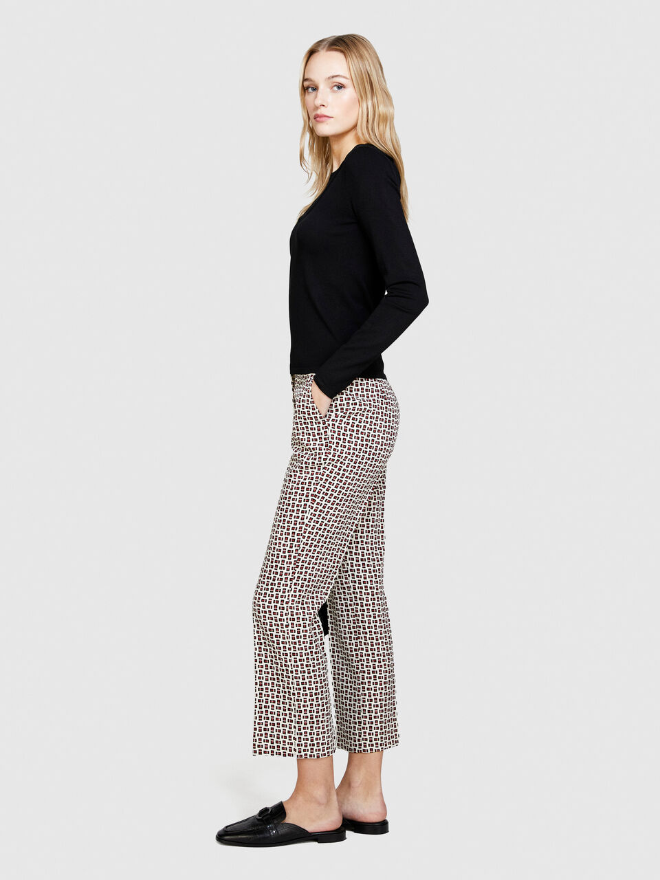 Printed cigarette trousers Women image number null