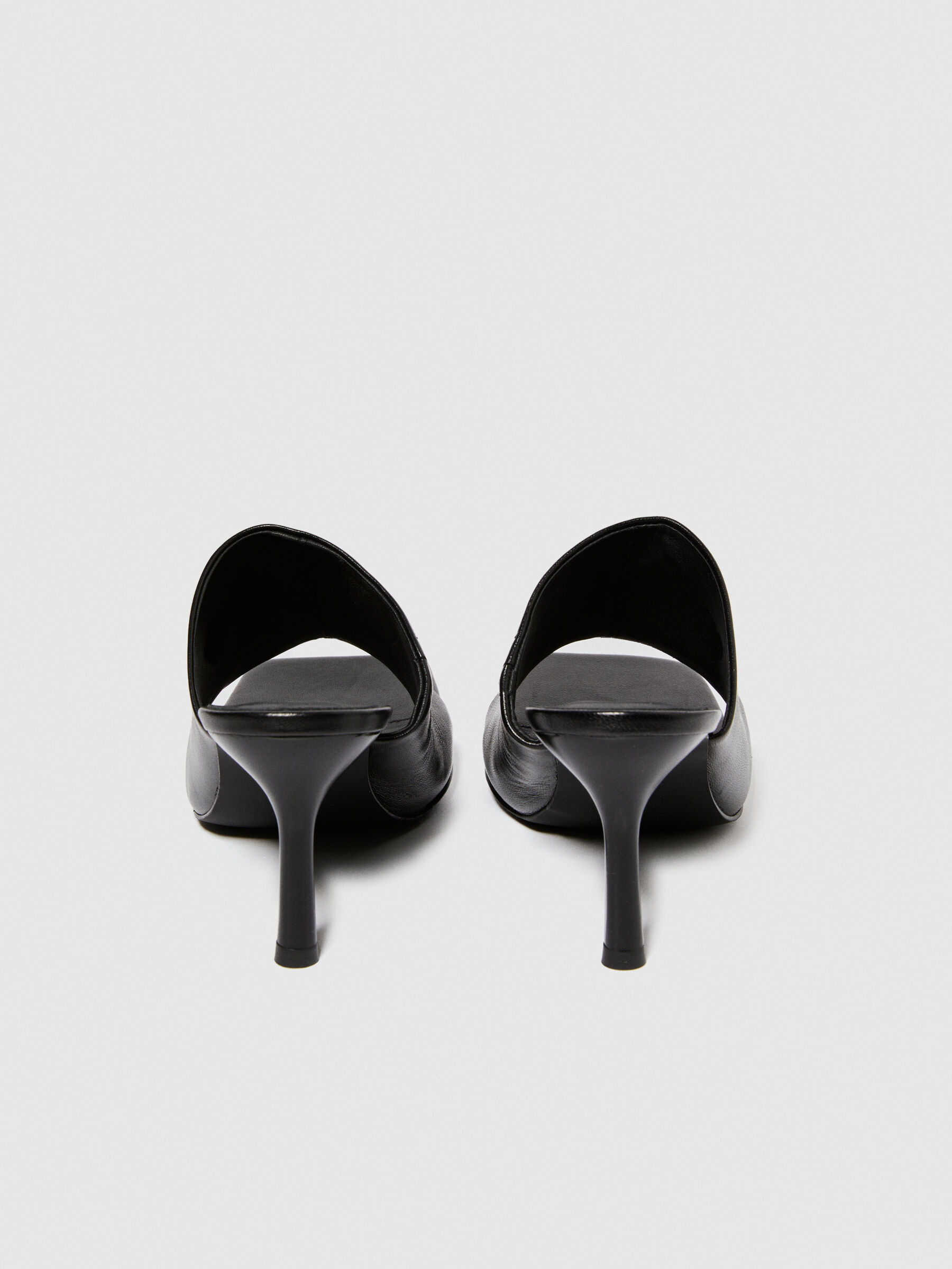 High 100% leather sandals, Black - Sisley