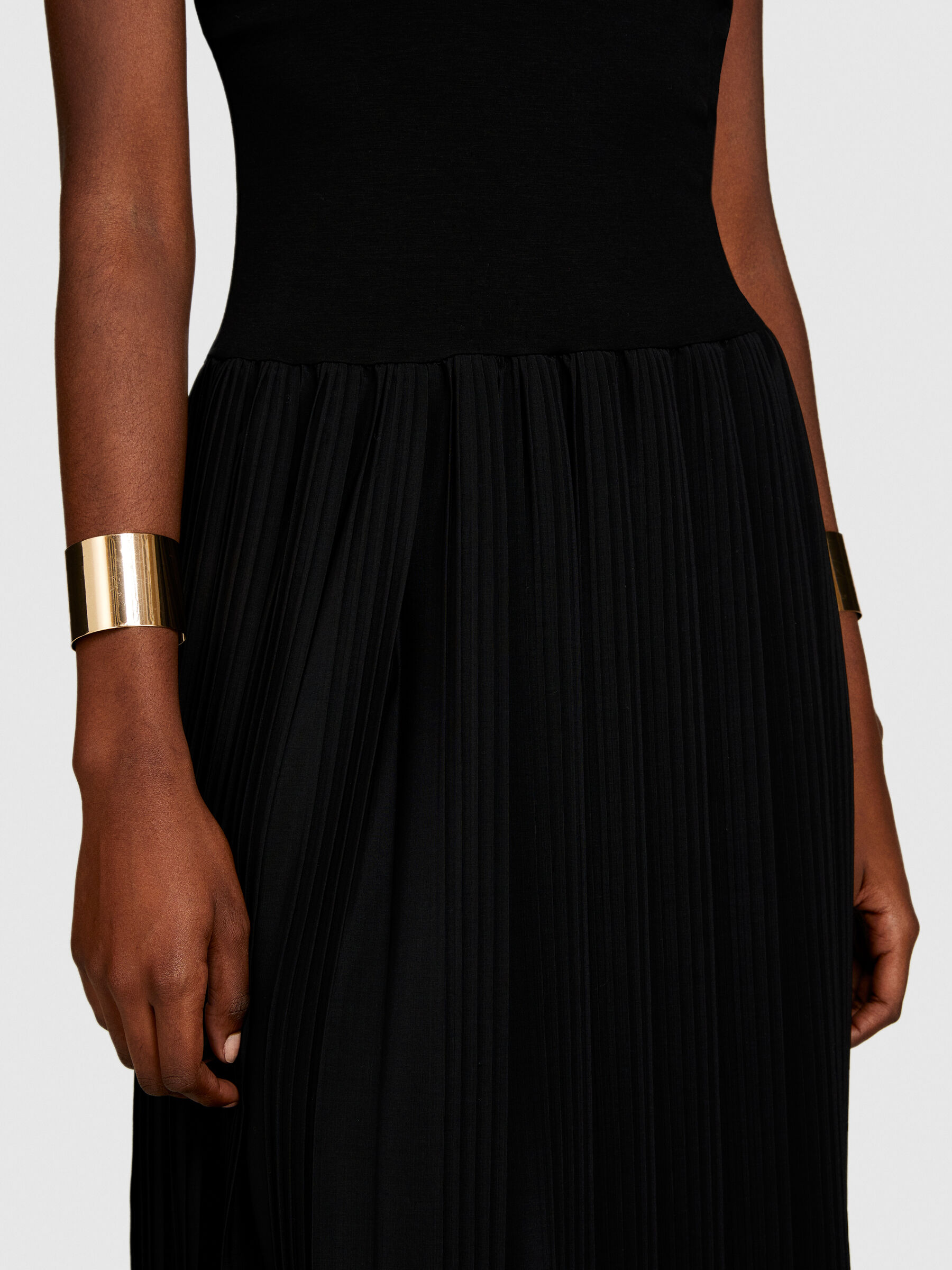 Long dress with pleats, Black - Sisley