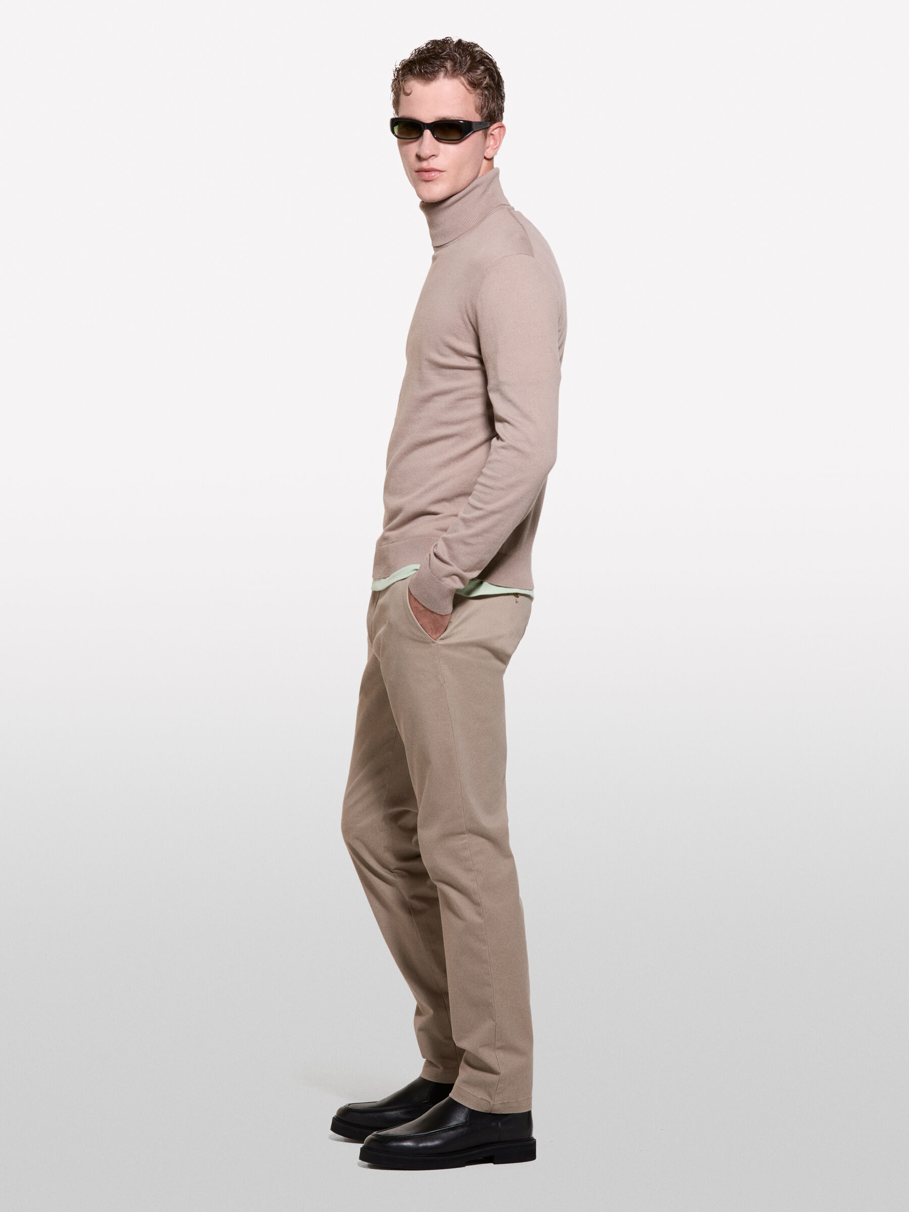 TROUSERS Men image number null