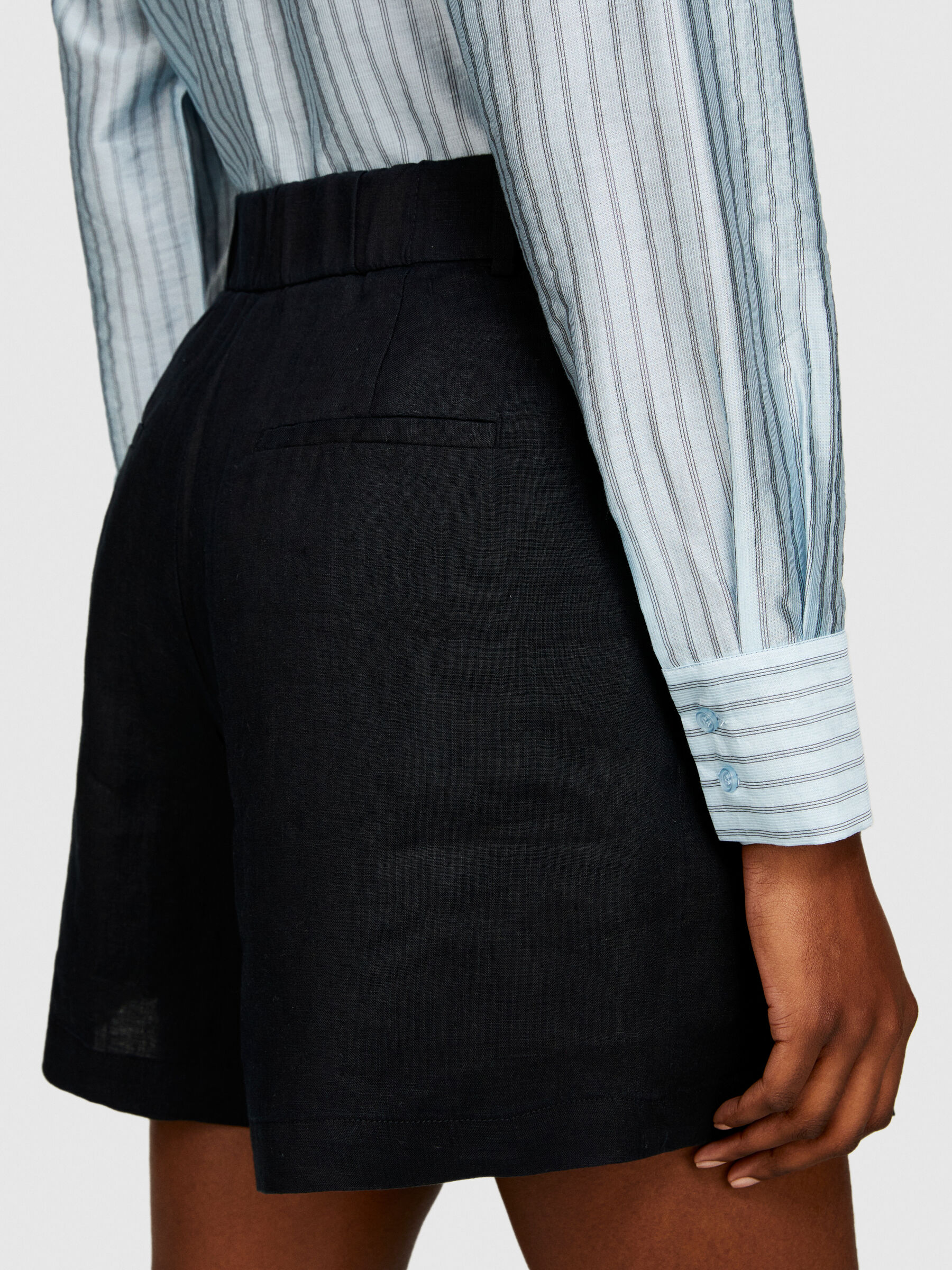 100% linen shorts, Black - Sisley