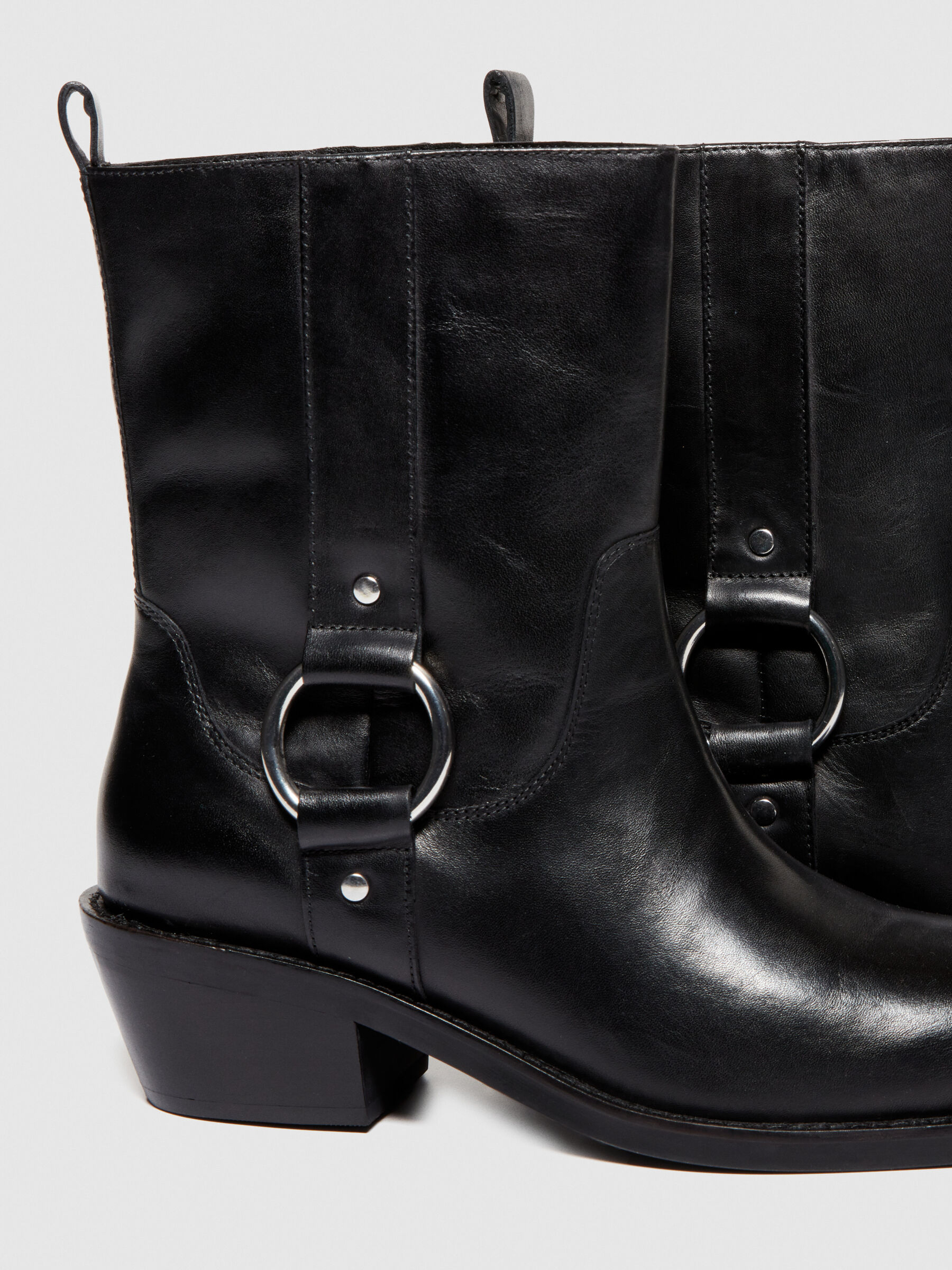 Ankle boots with metal ring, Black - Sisley