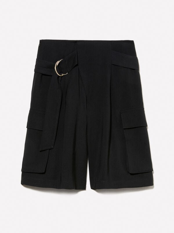Black bermudas with big pockets Black bermudas with big pockets - women's shorts | Sisley