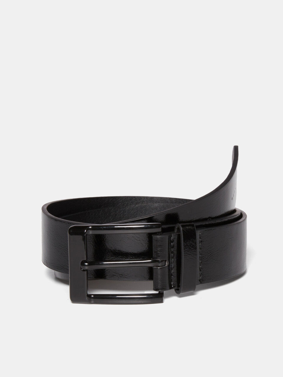 Belt with patent leather buckle