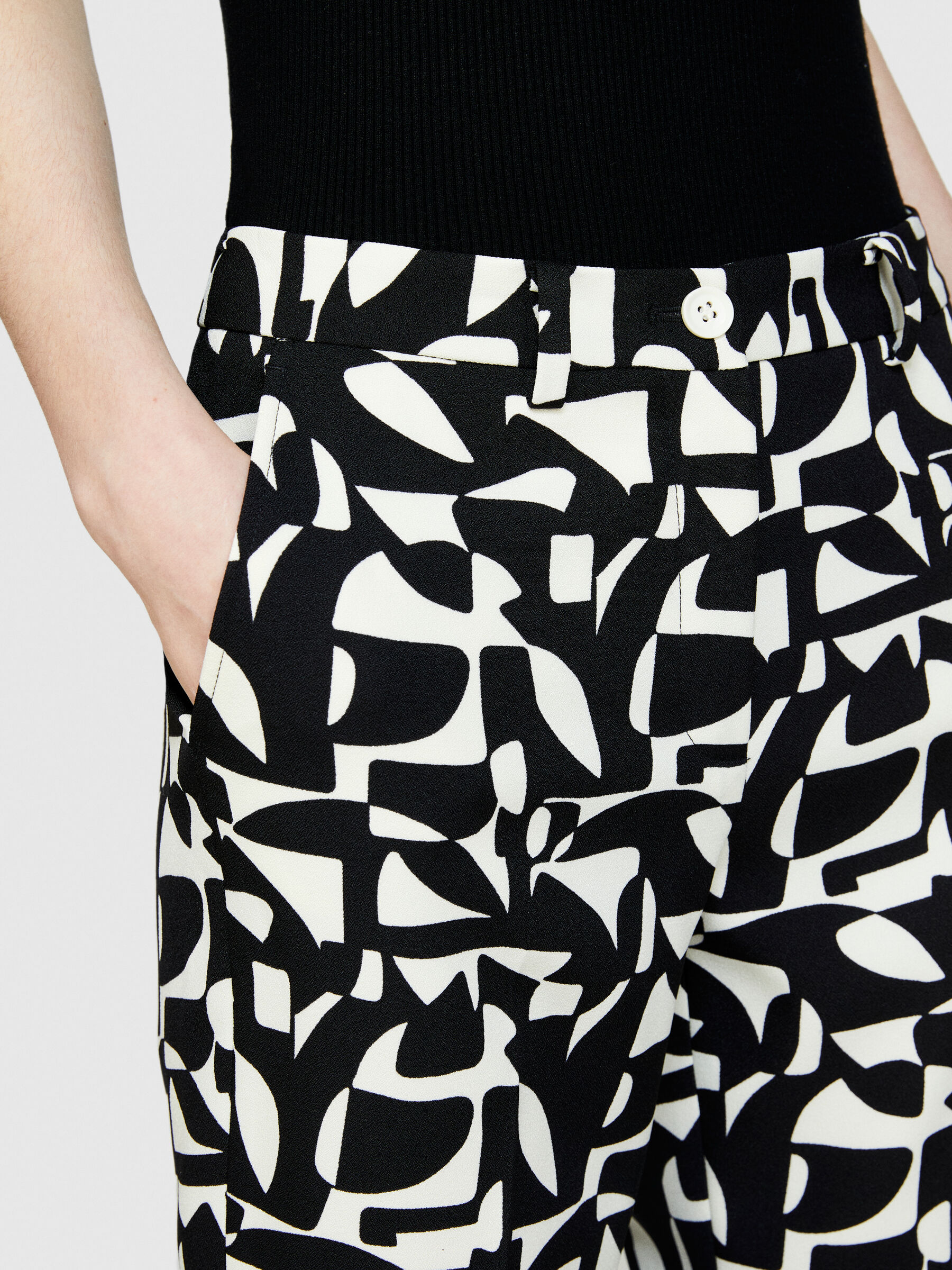 Printed cigarette trousers Women image number null