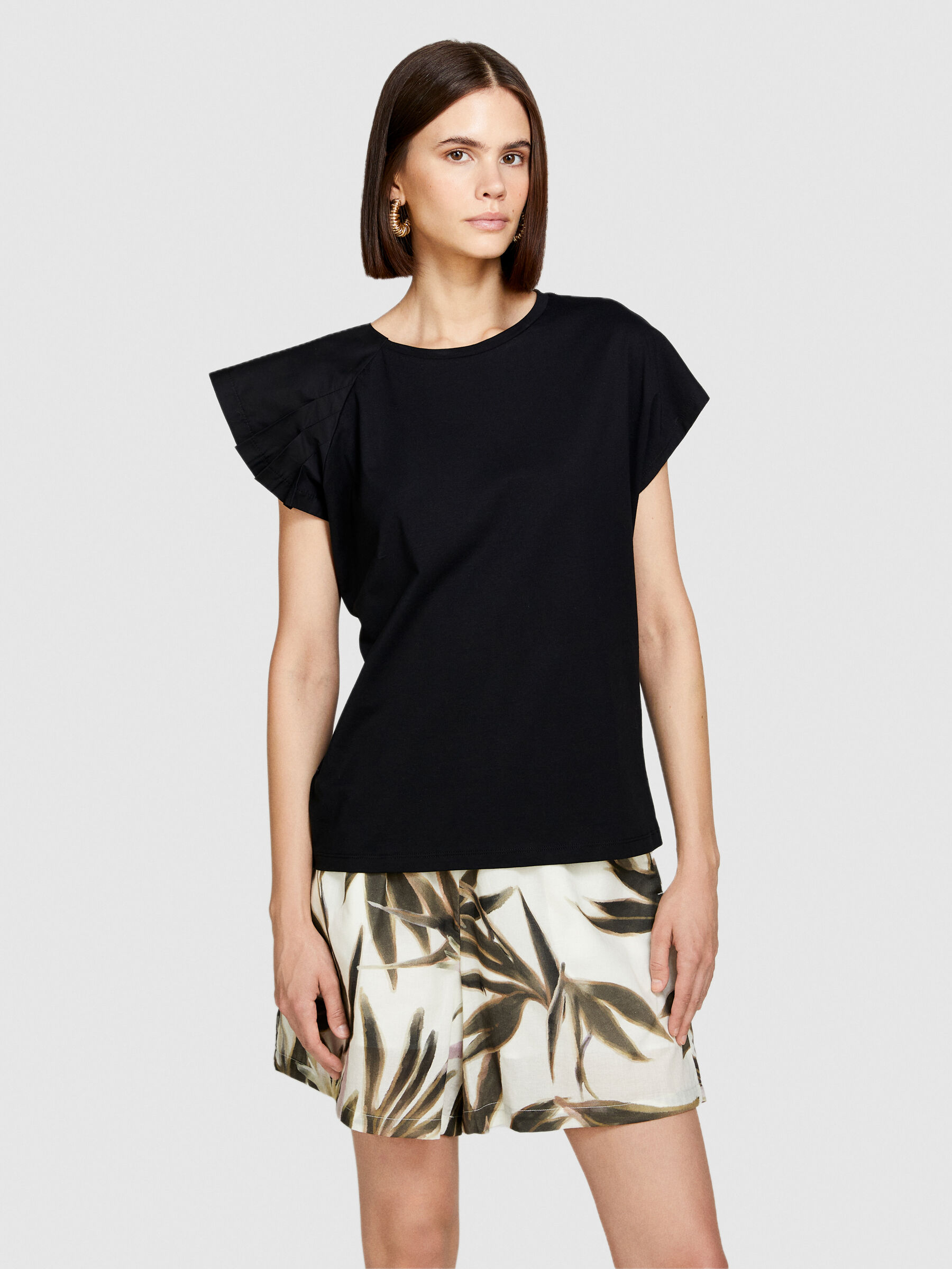 T-shirt with ruffles, Black - Sisley