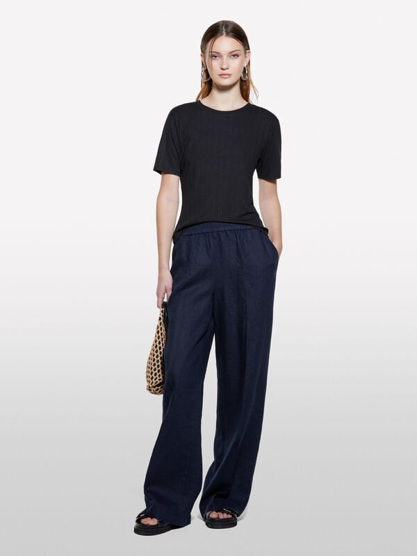 Black slim fit t-shirt Black slim fit t-shirt - women's short sleeve t-shirts | Sisley