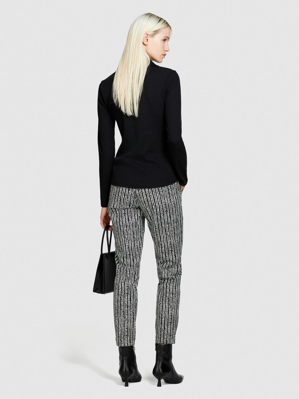 Printed cigarette trousers Women image number null