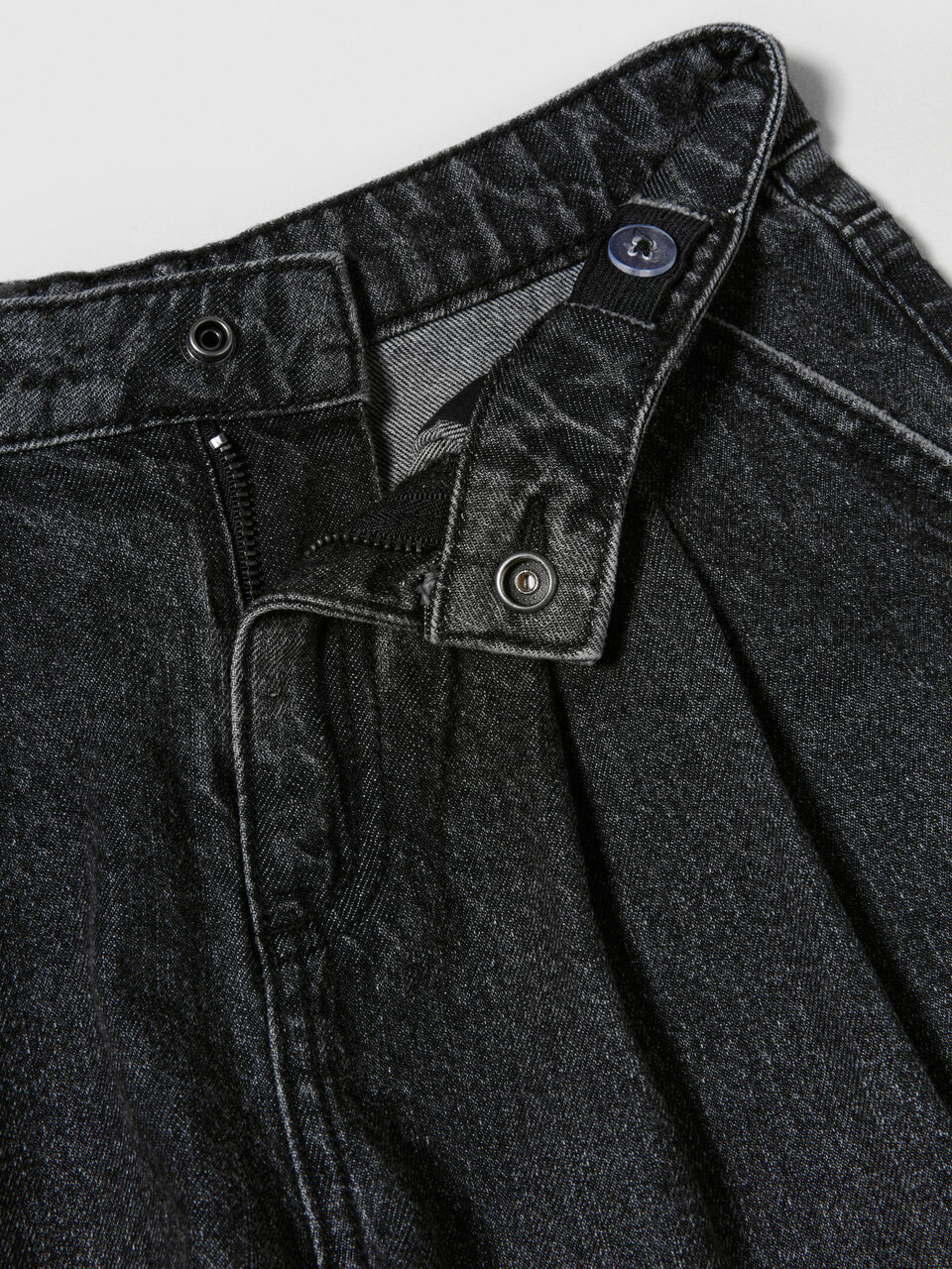 Bell-shaped denim shorts Junior Girl image number null