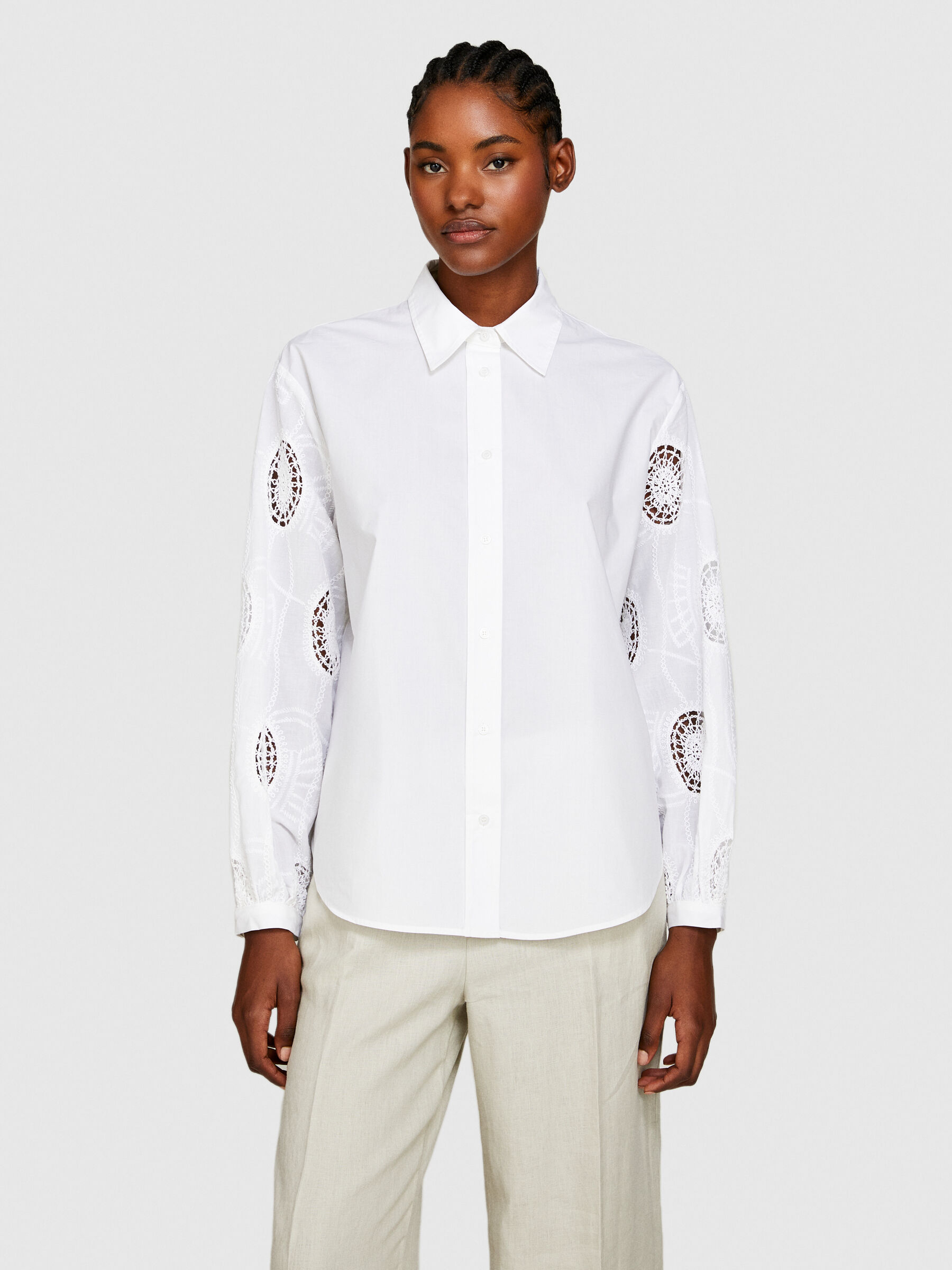 Shirt with embroidered and knotted sleeves, White - Sisley