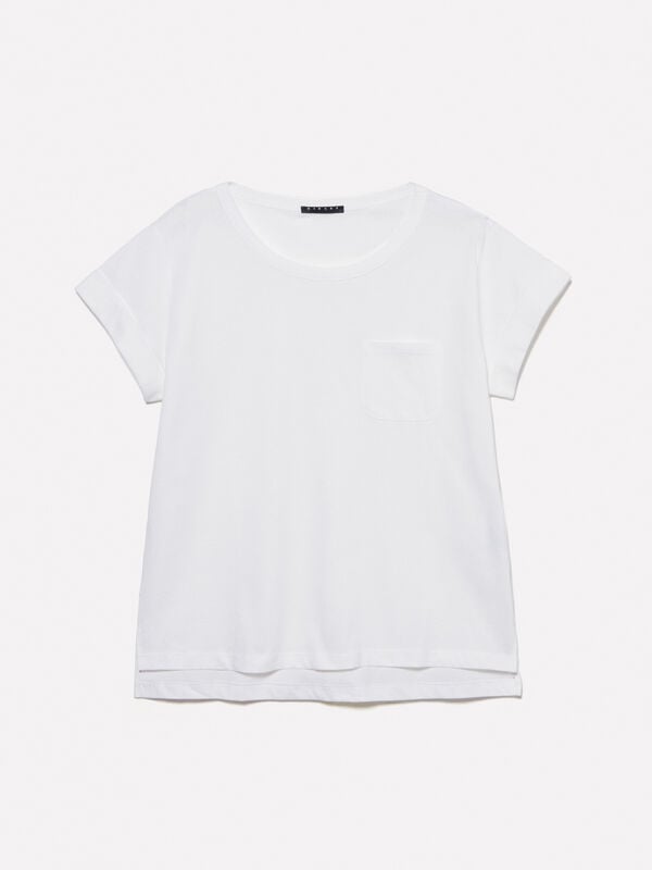 White t-shirt with pocket White t-shirt with pocket - women's short sleeve t-shirts | Sisley