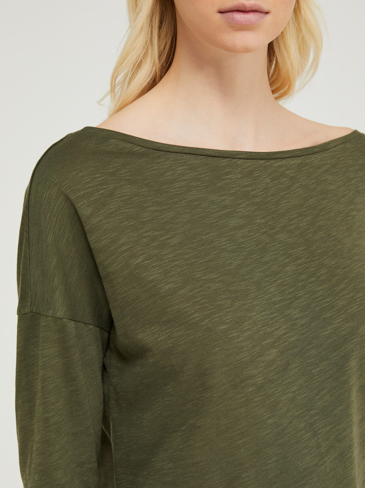 Tshirt with boat neck