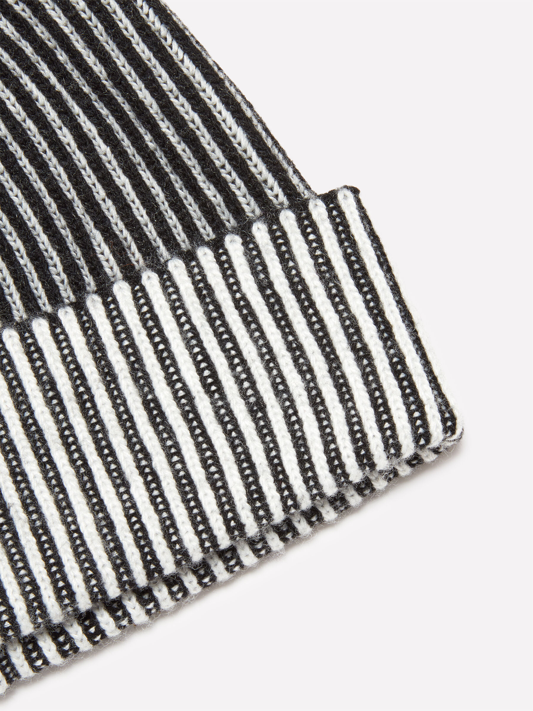 KNITTED - HAT Women image number null