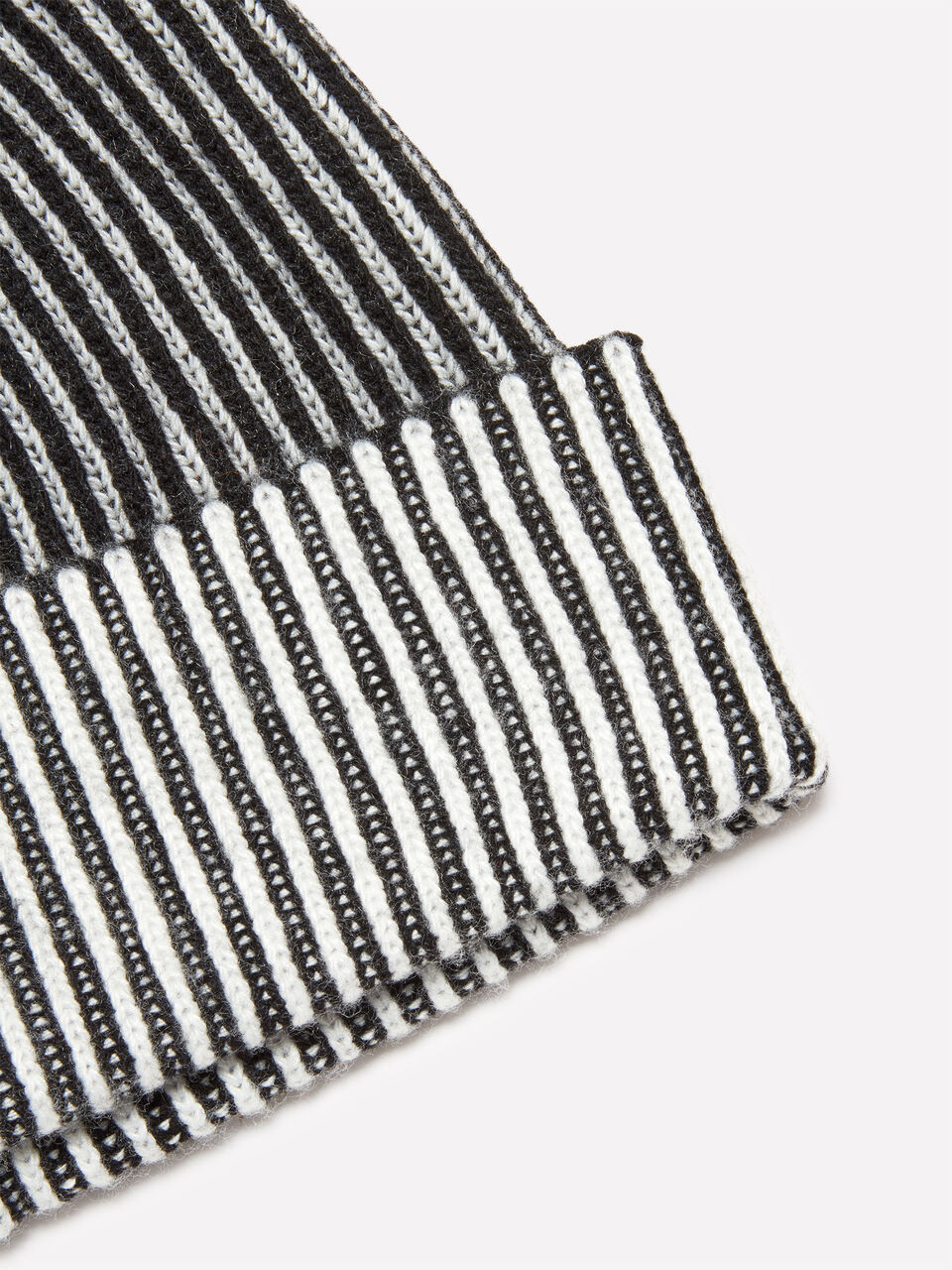 KNITTED - HAT Women image number null