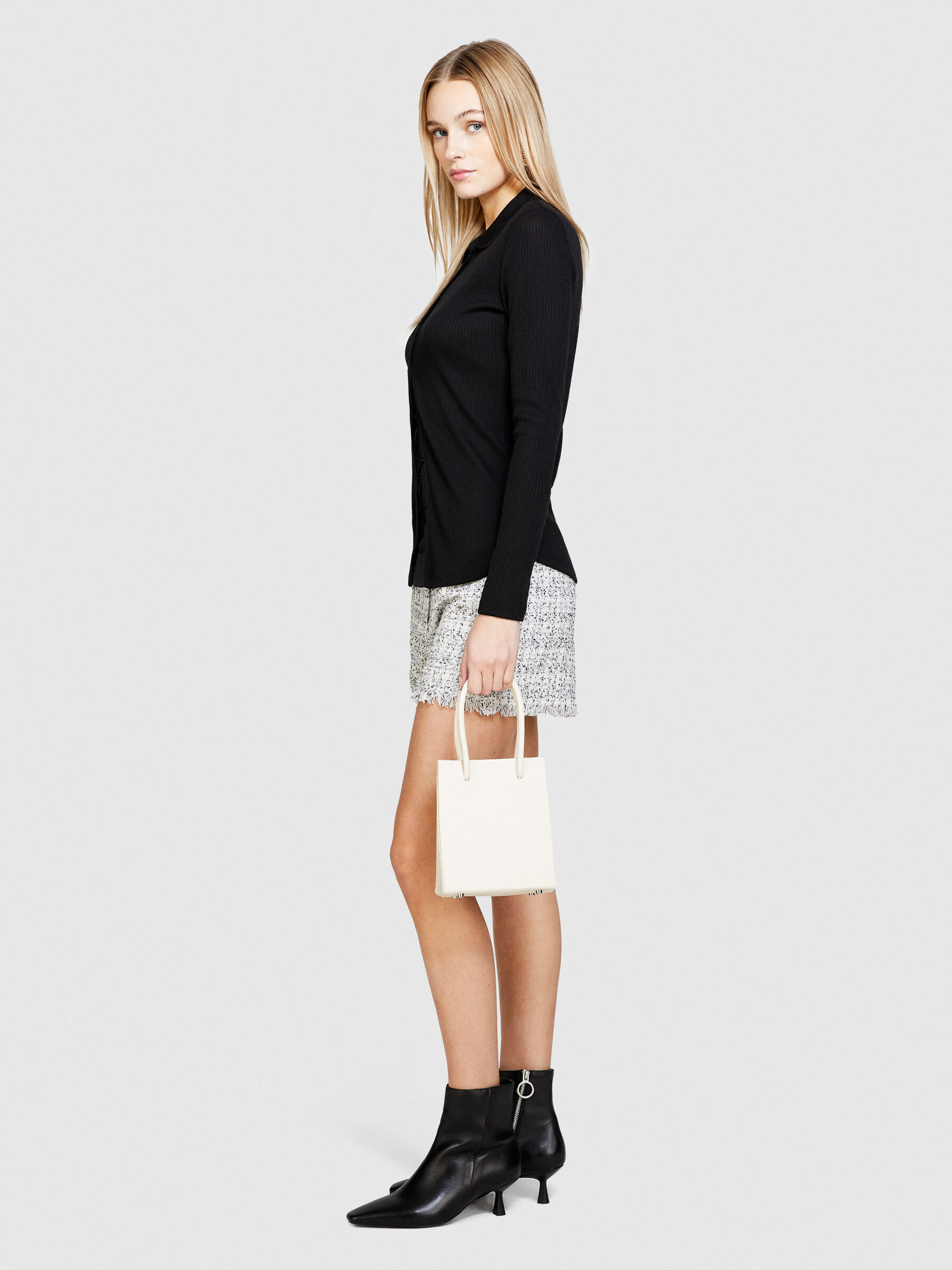 Bouclé shorts, White - Sisley
