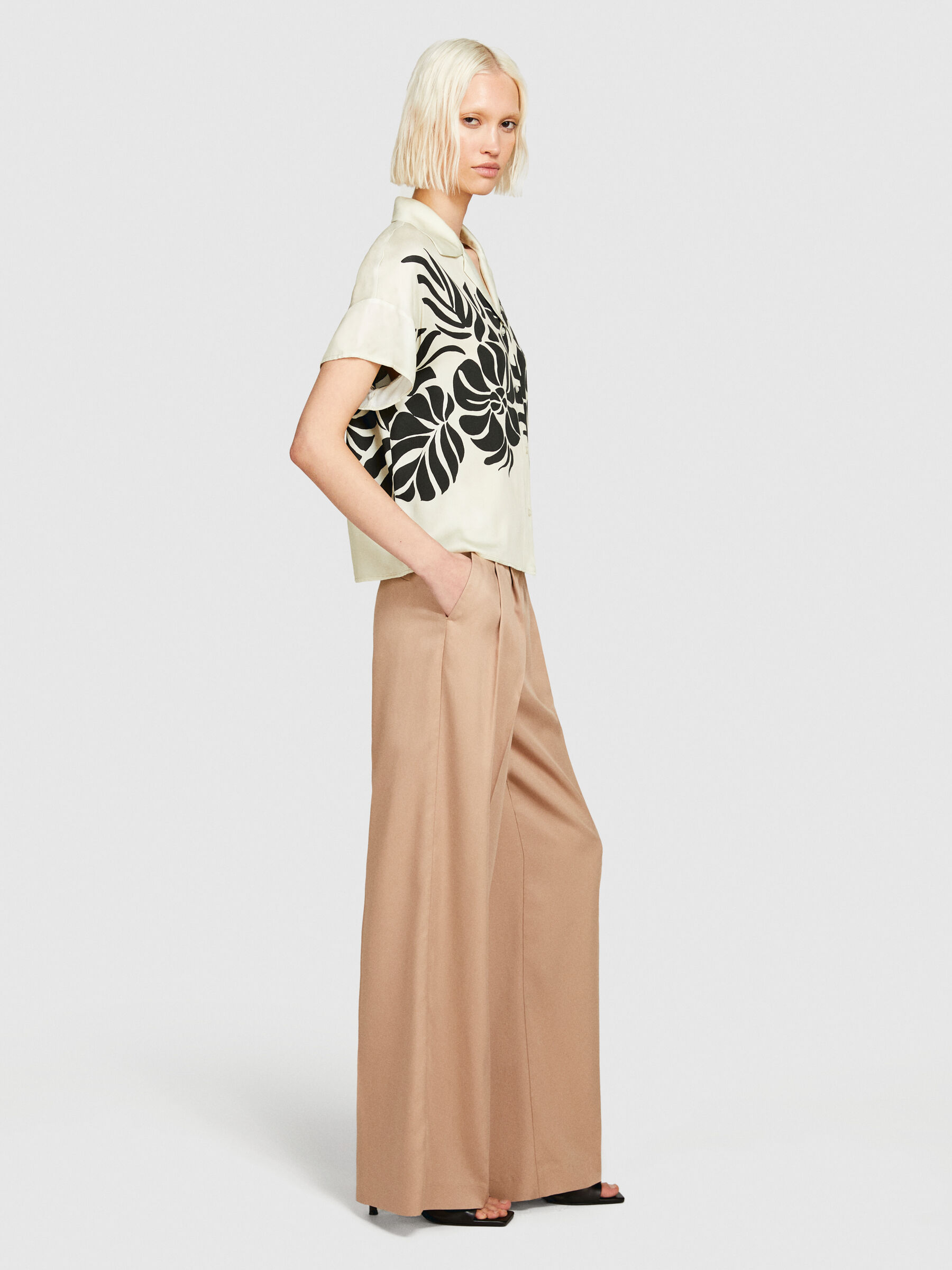 Low-waisted flare trousers, Beige - Sisley