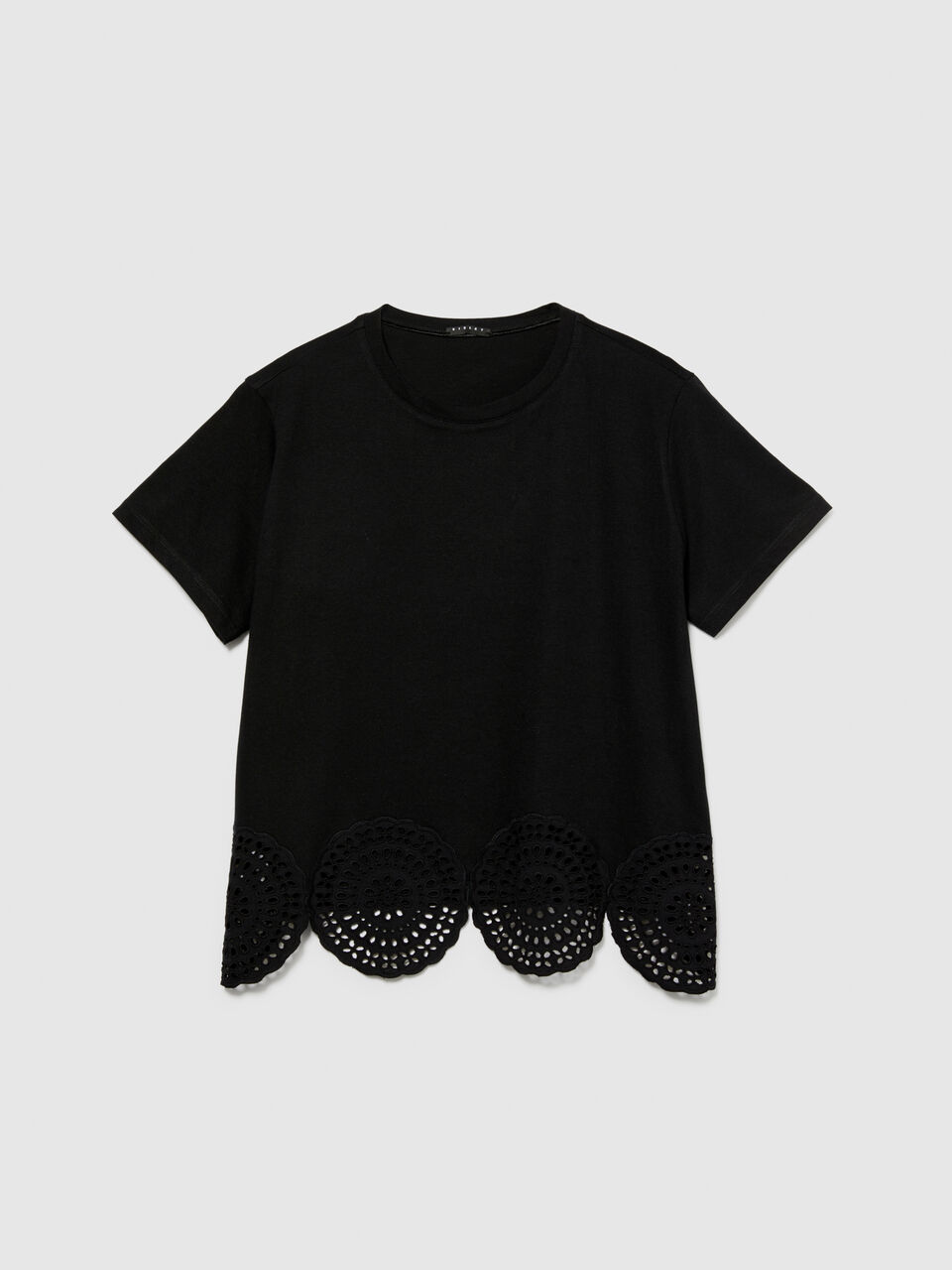 T-shirt with broderie anglaise Women image number null