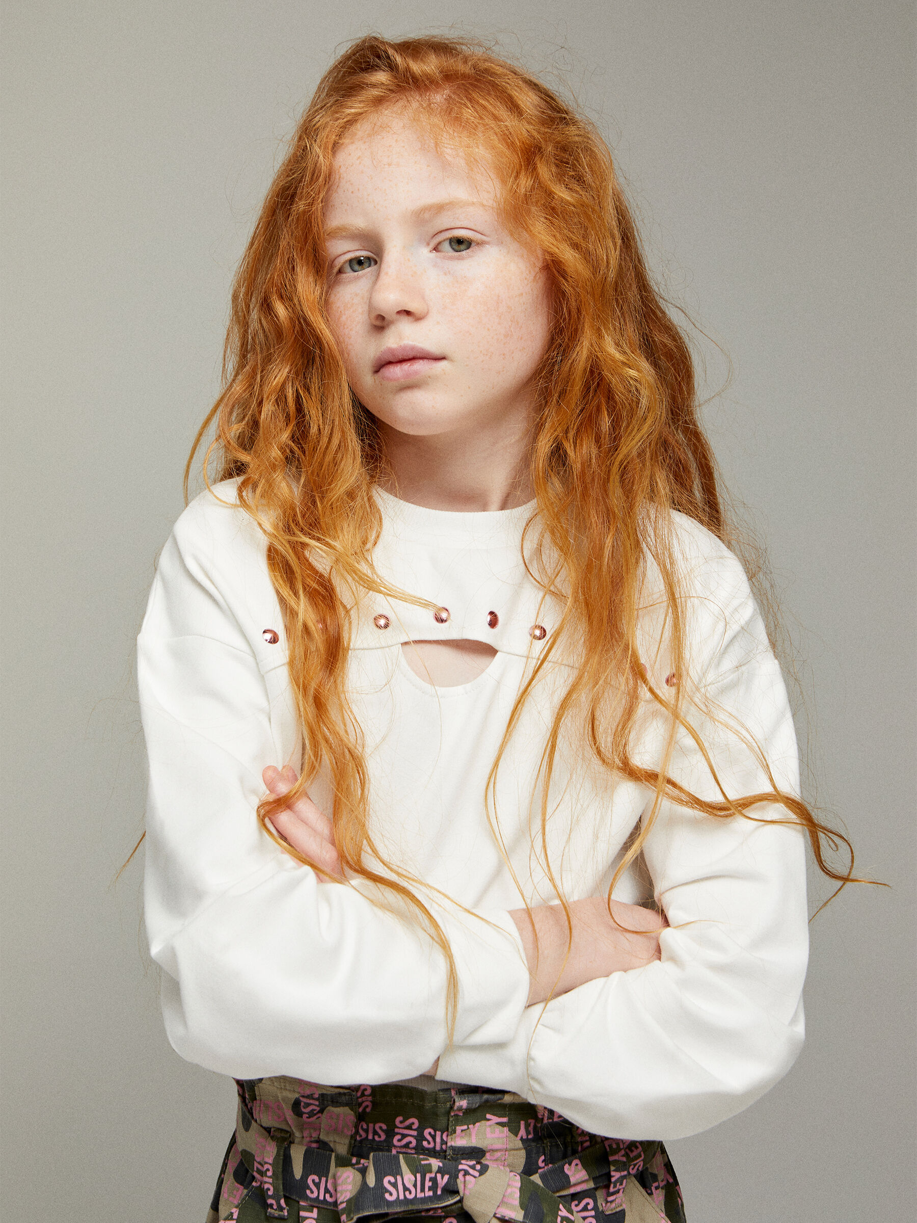 Cropped sweatshirt with studs Junior Girl image number null