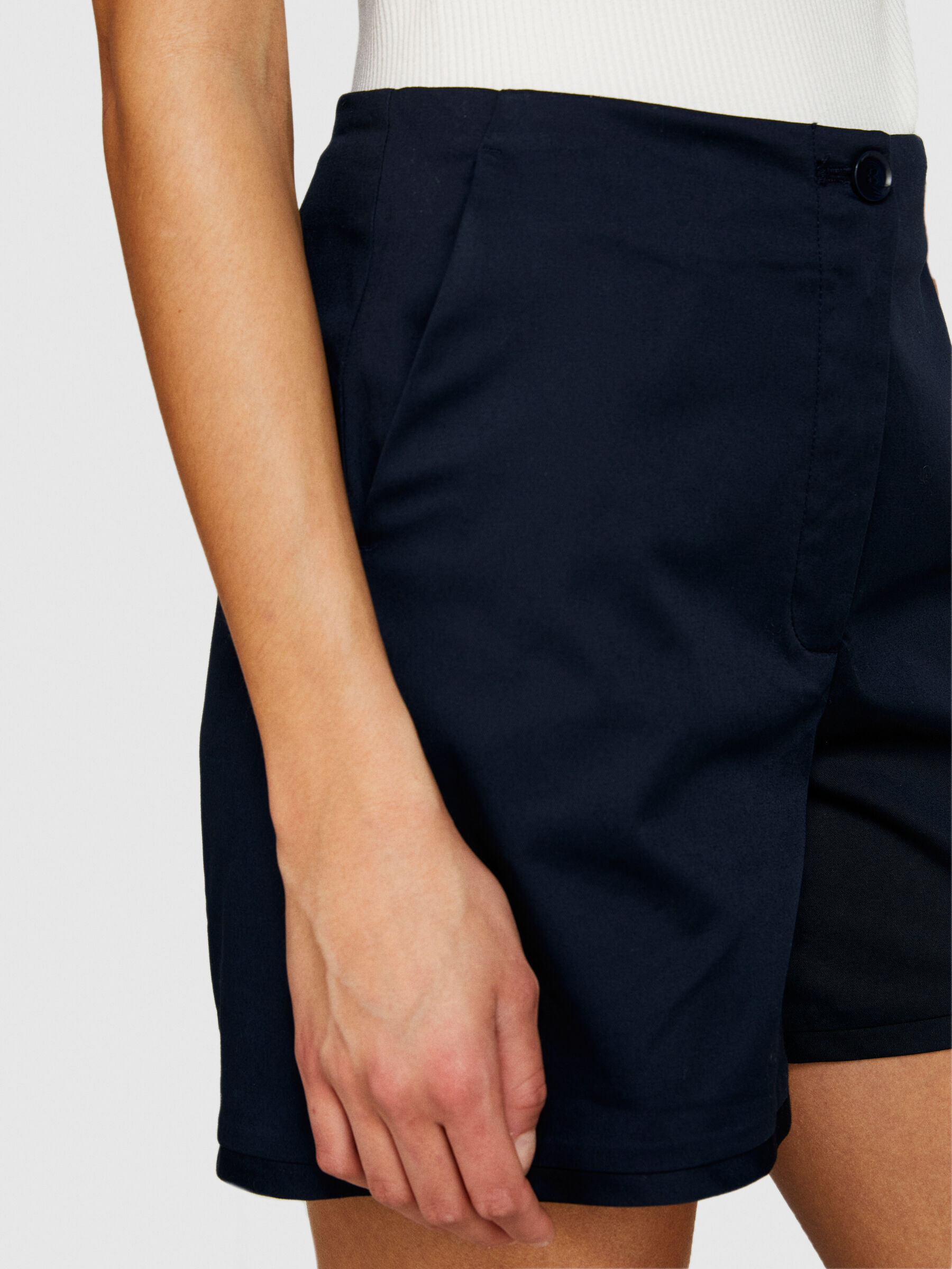 ワンピなど最旬ア！ Dark shorts, fit Regular Blue Sisley - パンツ