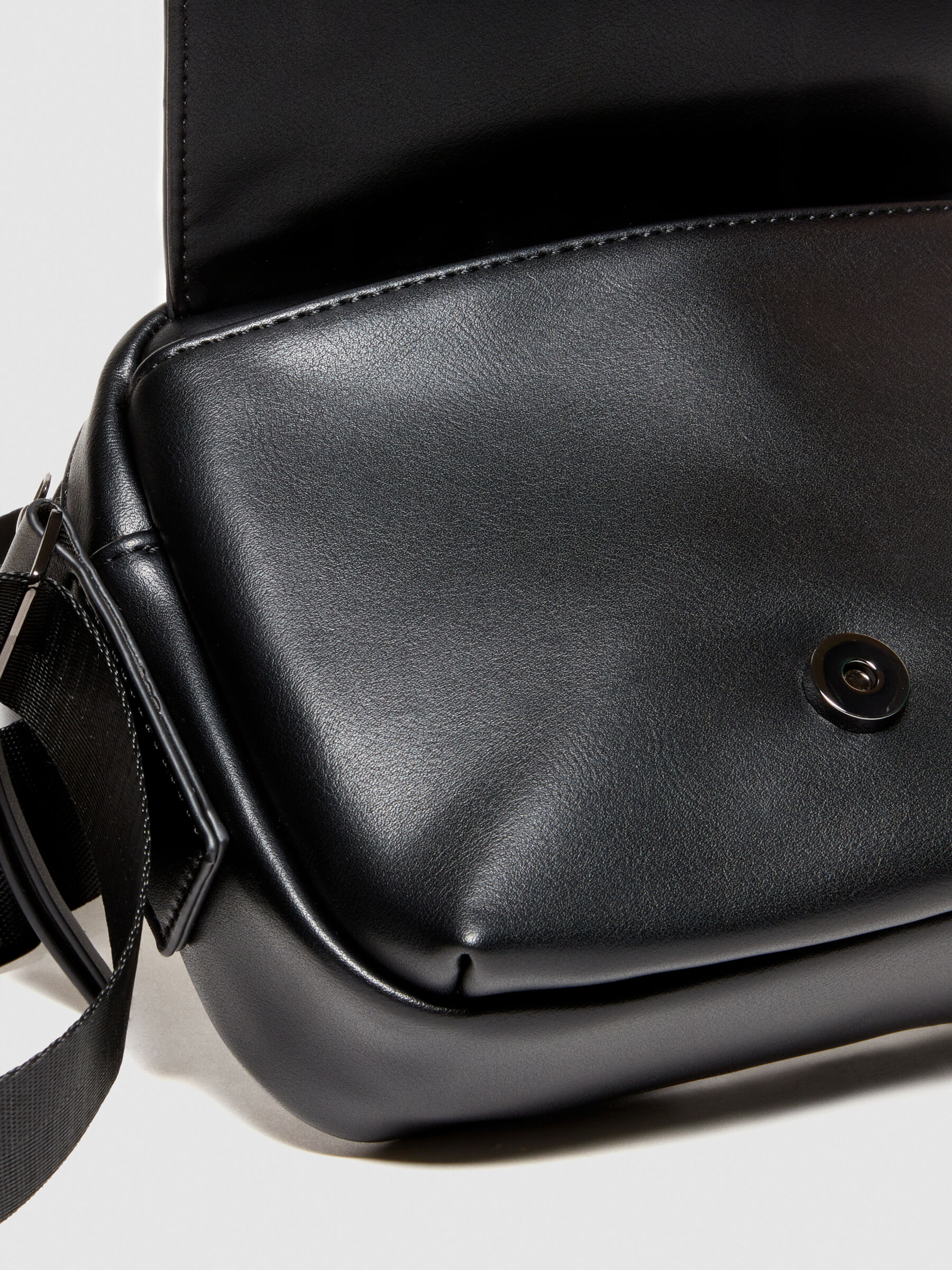 Solid color camera bag Men image number null