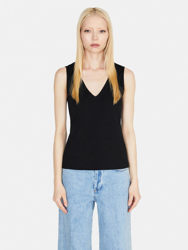 V-neck tank top