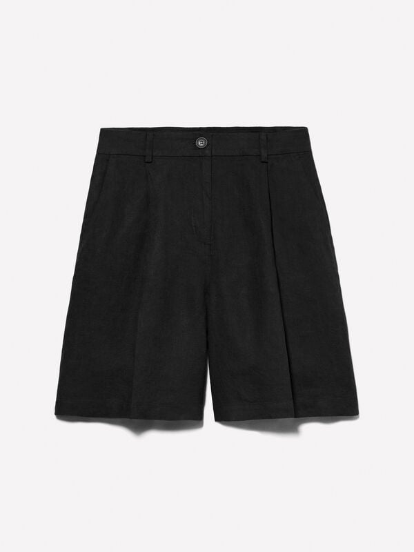 Black bermudas in 100% linen Black bermudas in 100% linen - women's shorts | Sisley