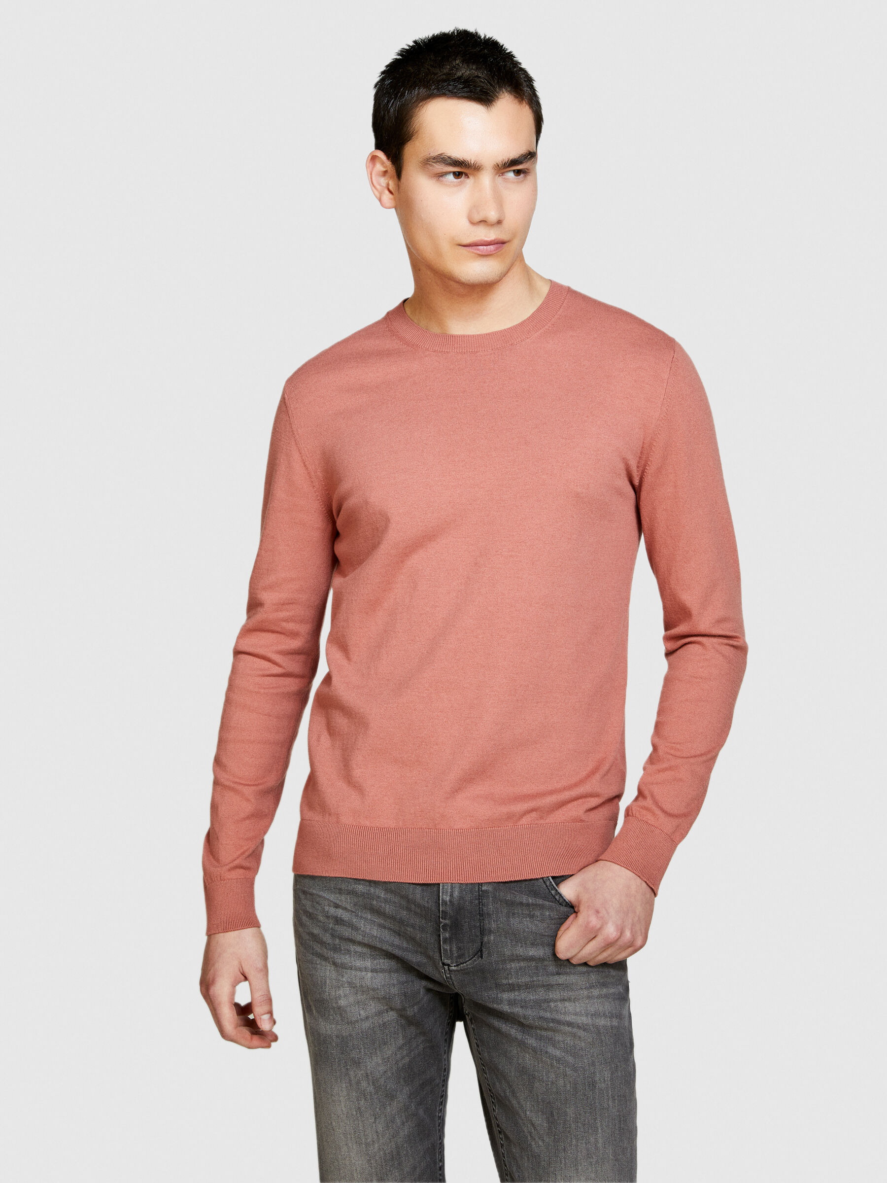 Slim crew neck sweater hotsell