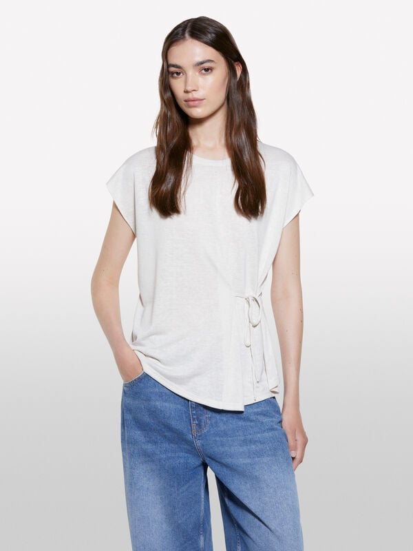 White t-shirt with laces White t-shirt with laces - women's short sleeve t-shirts | Sisley