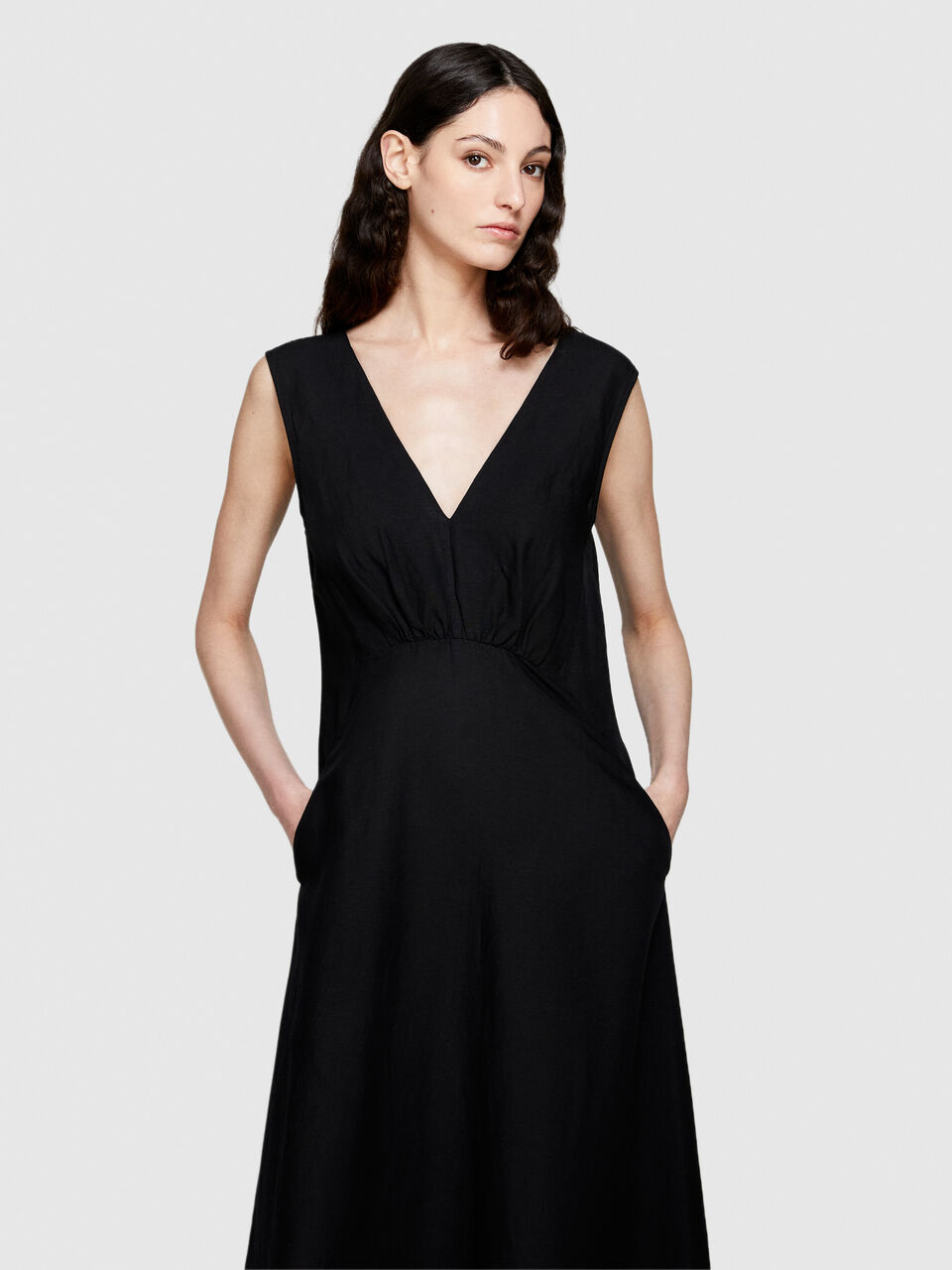 Long sleeveless dress Women image number null