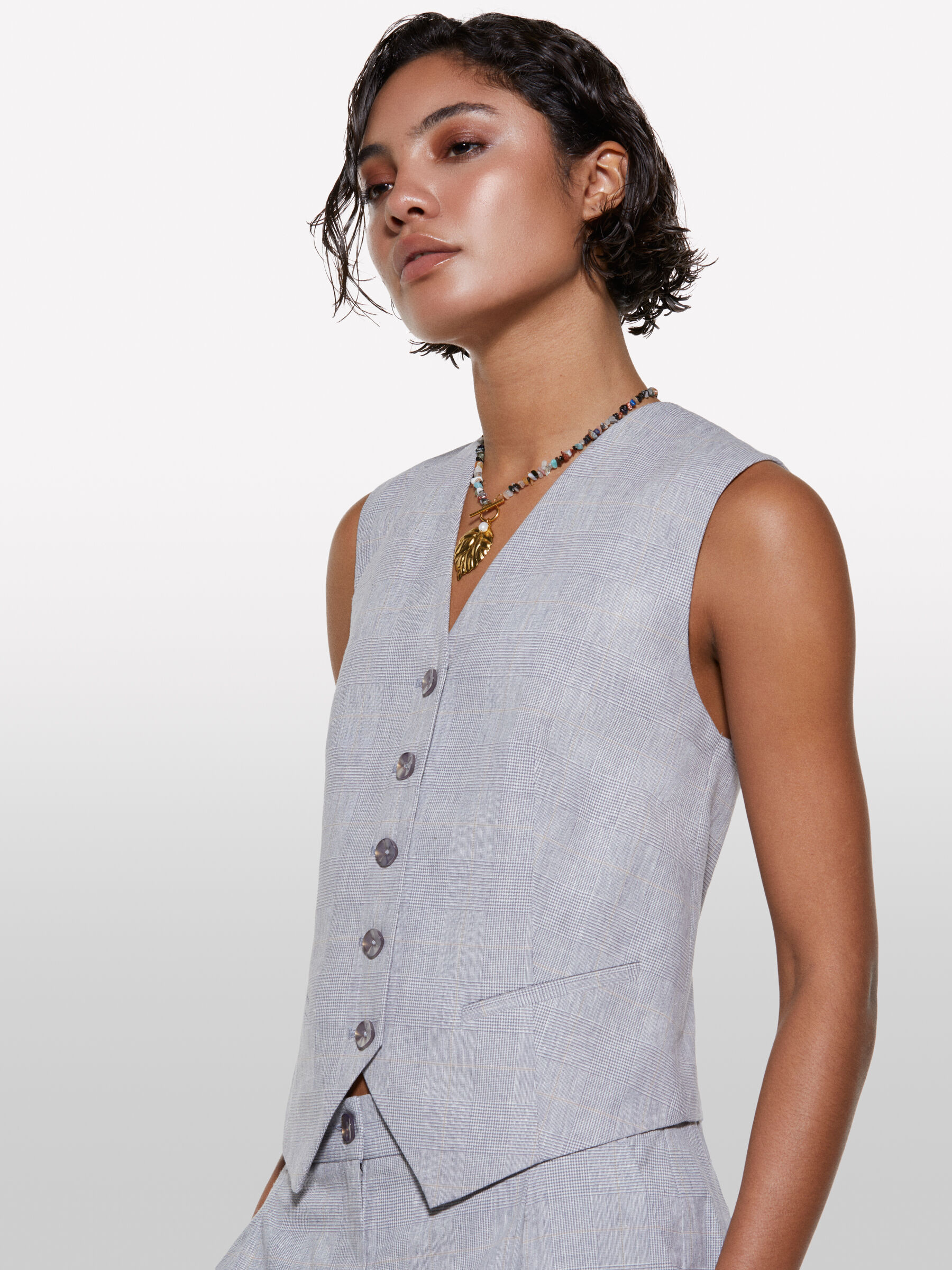 【人気投票 1~37位】ハイブランド人気ランキング！ Light gray vest in linen blend, Light Gray - Sisley ベスト/ジレ