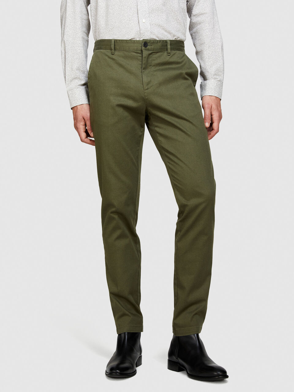 Printed chinos Men image number null