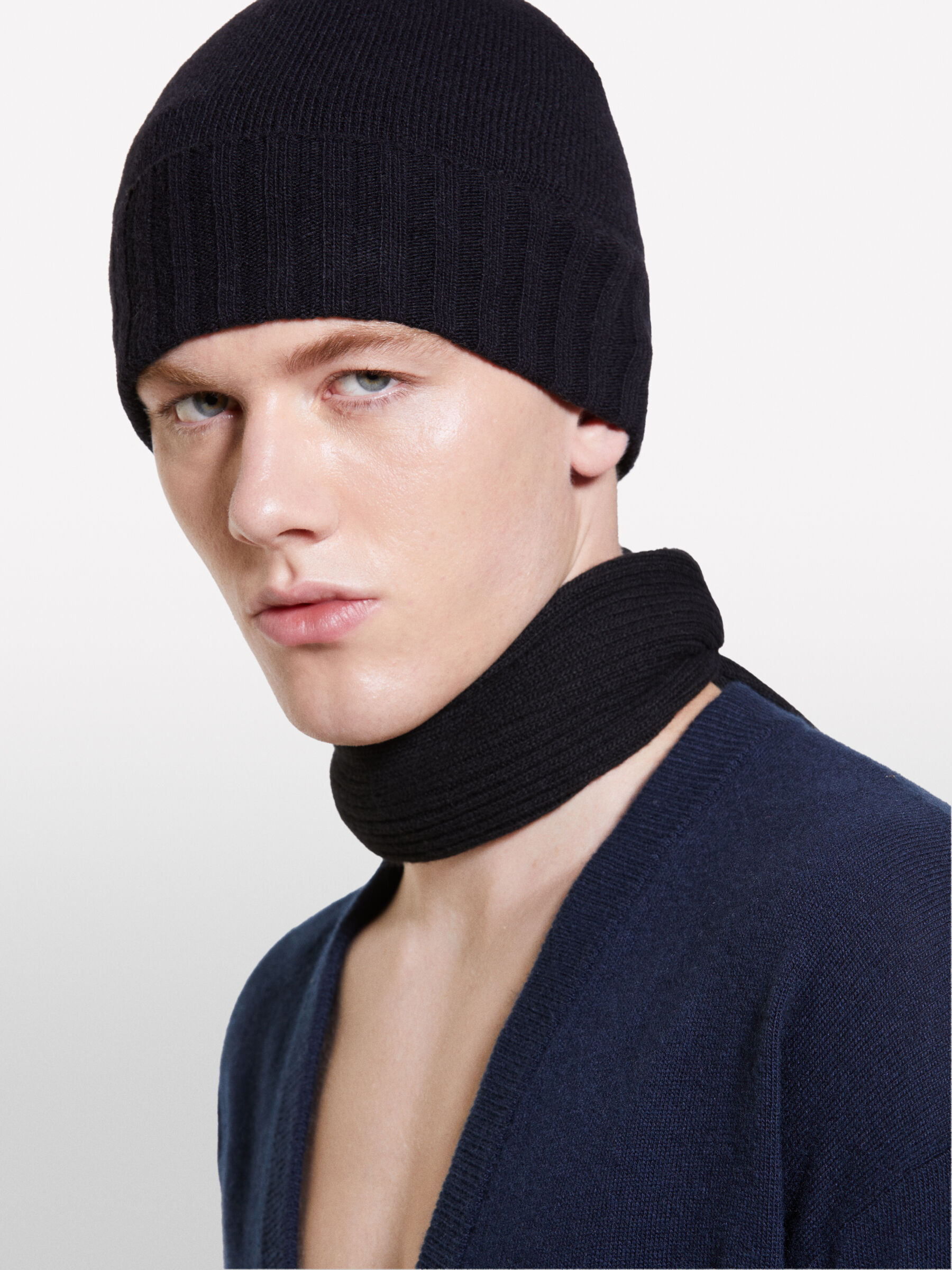 Black hat in wool blend knit, Black - Sisley