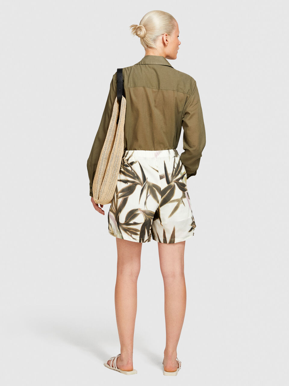 Printed shorts Women image number null