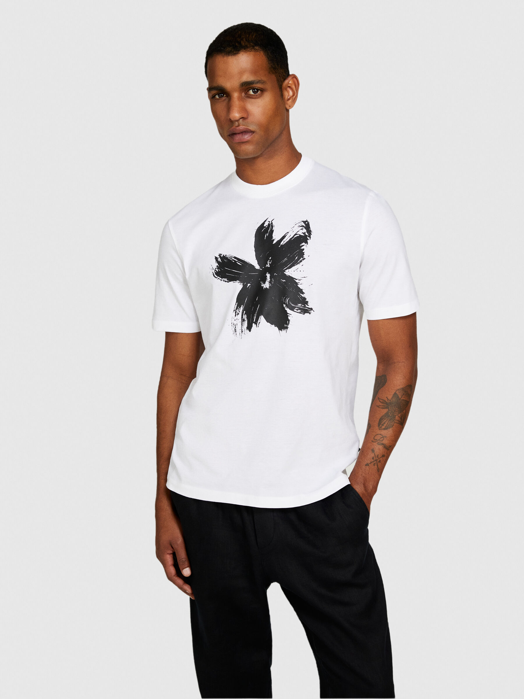 Relaxed fit t-shirt with print, White - Sisley