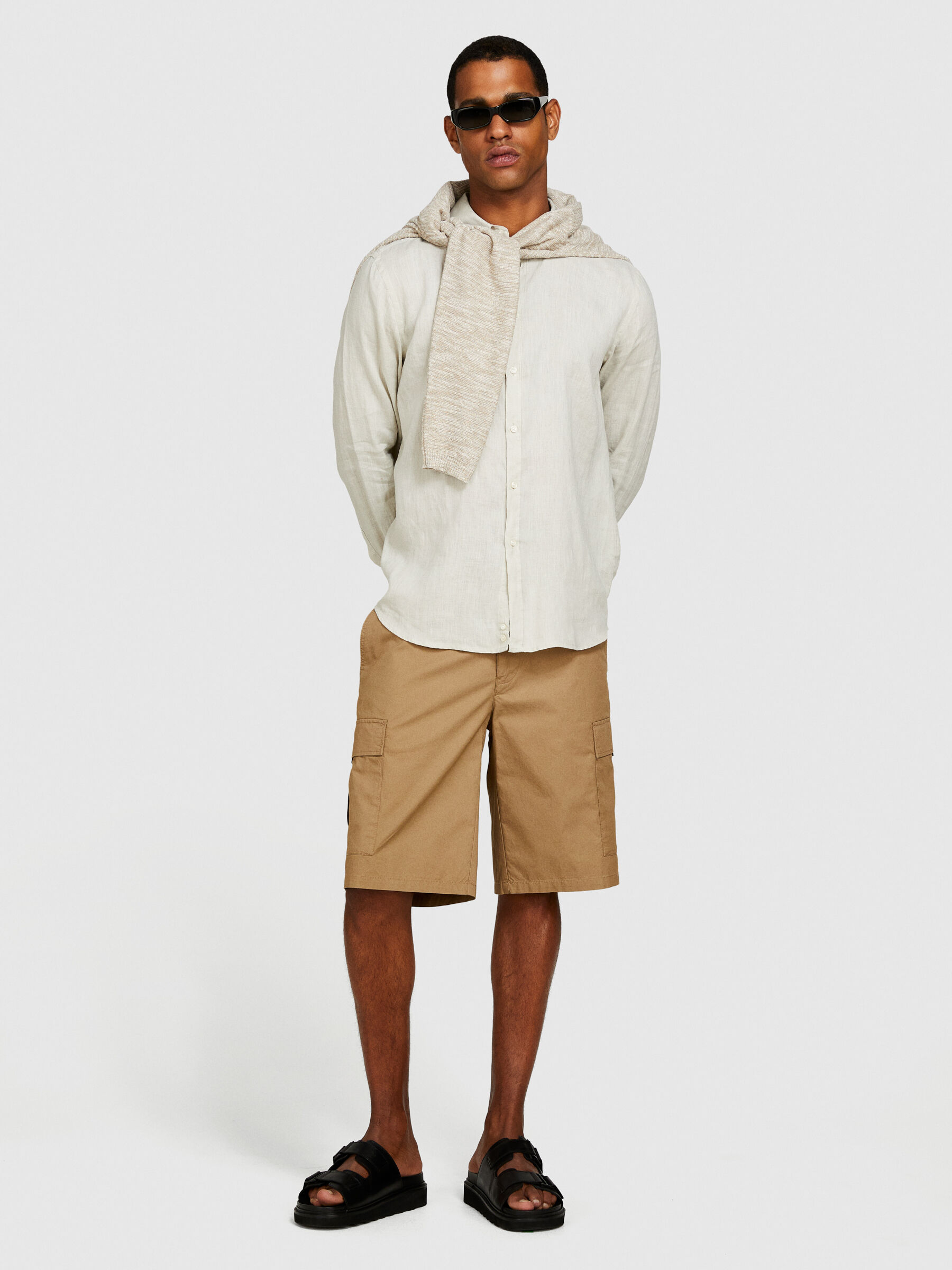 Cargo bermudas with pockets Men image number null