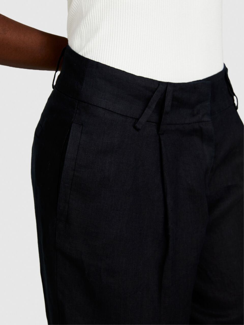 100% linen barrel leg trousers Women image number null